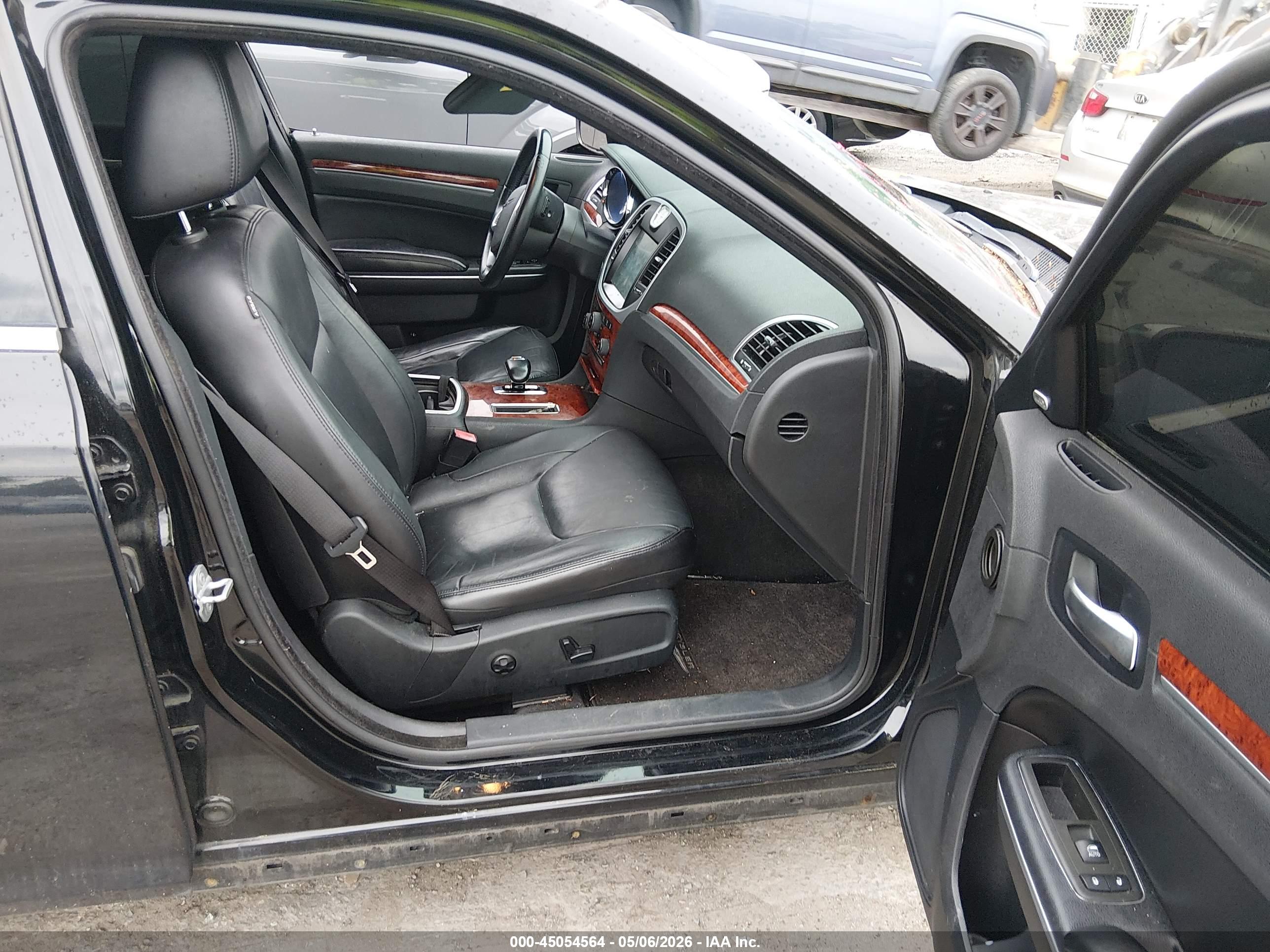 CHRYSLER 300 image 5