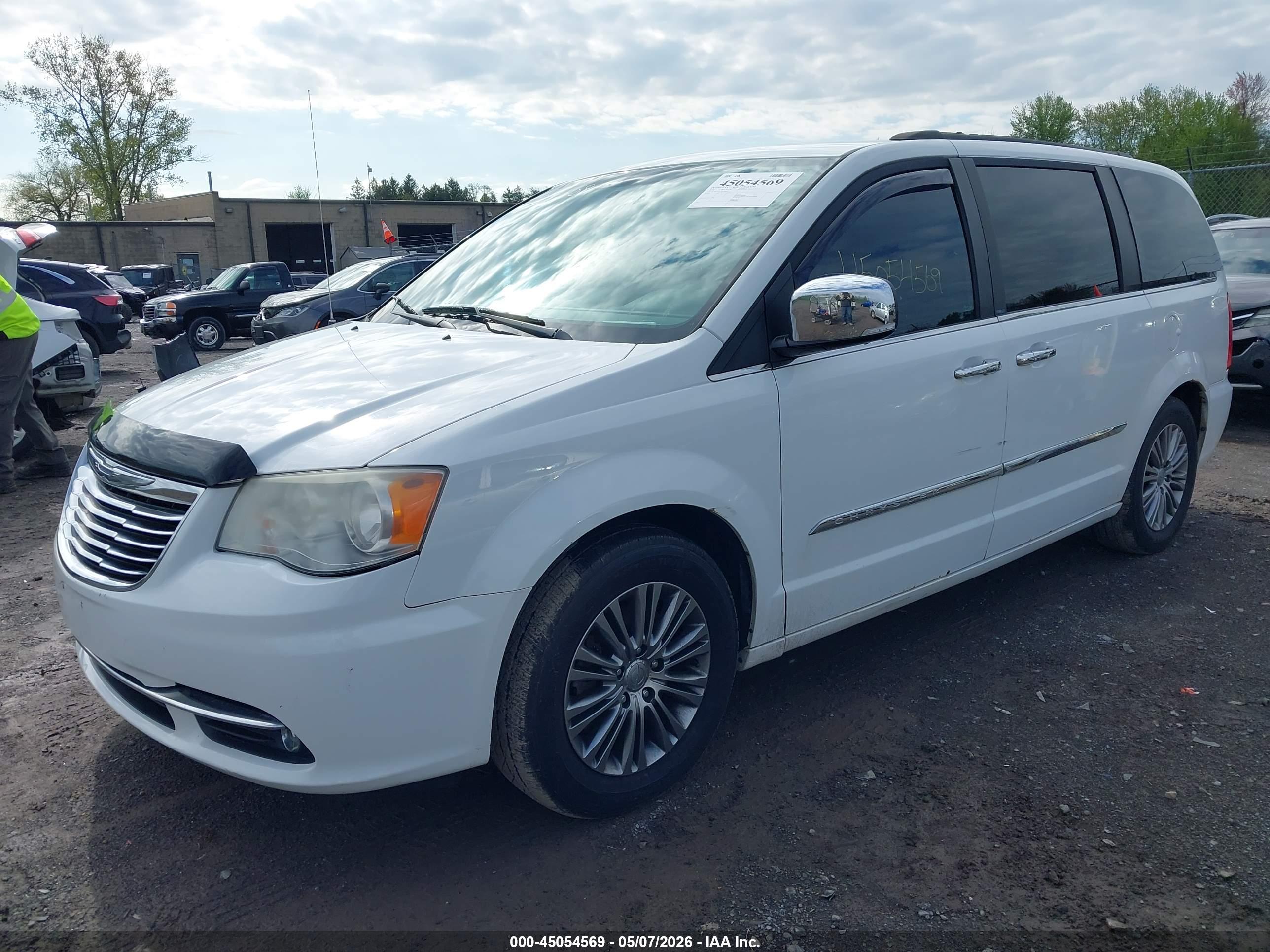 CHRYSLER TOWN image 2