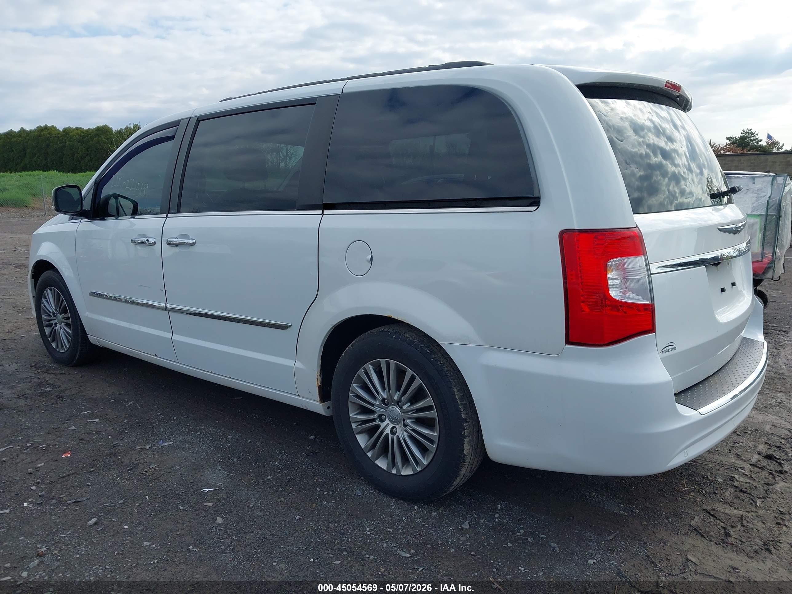 CHRYSLER TOWN image 3