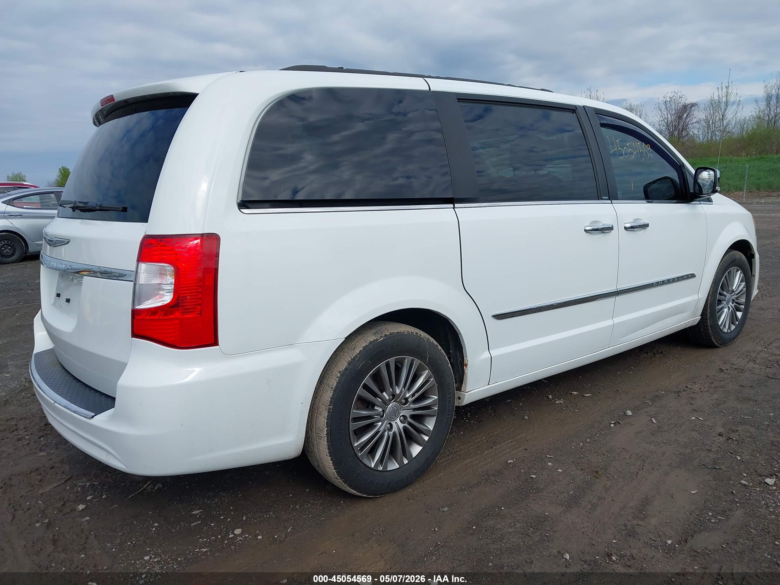 CHRYSLER TOWN image 4