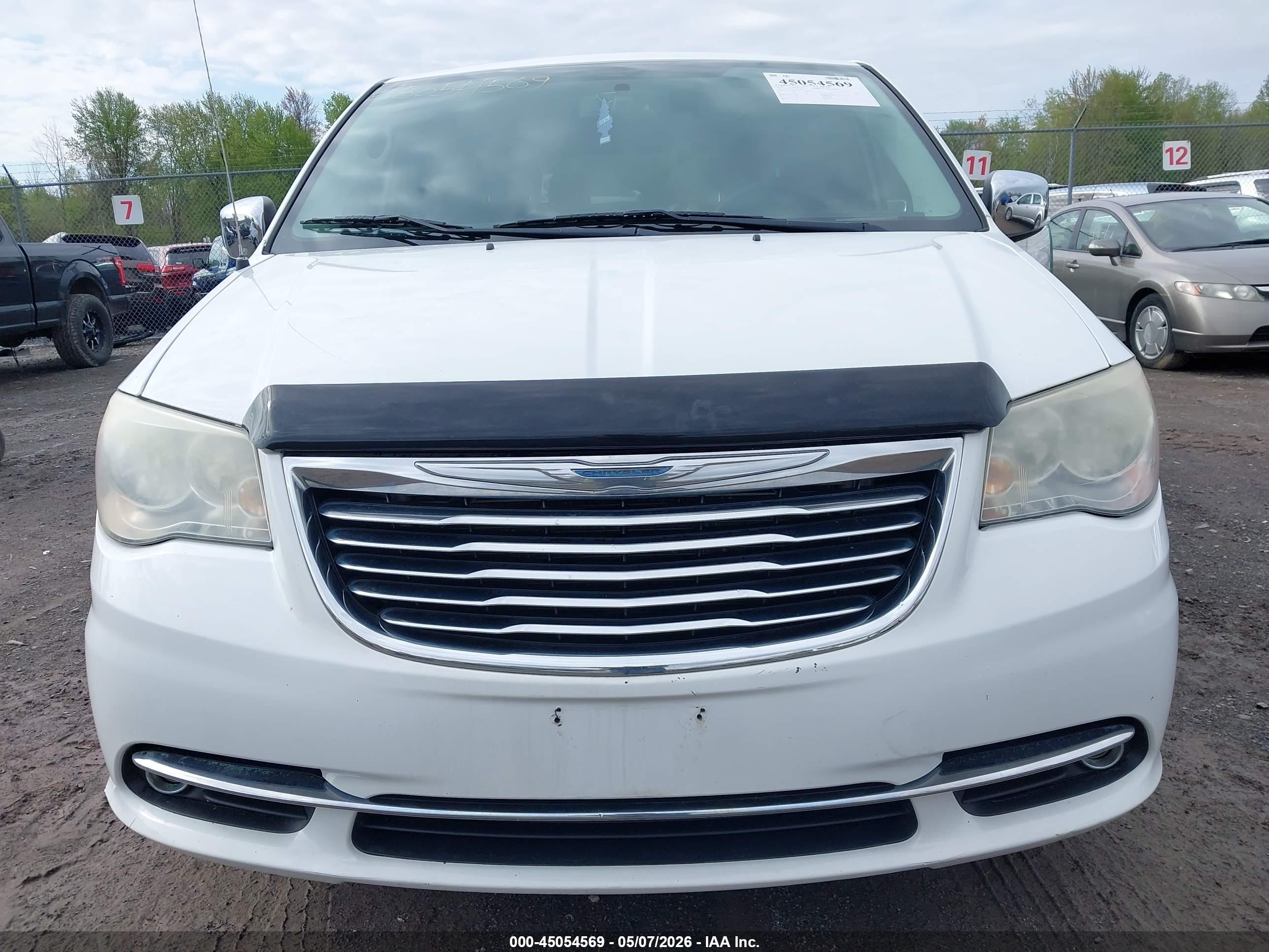 CHRYSLER TOWN image 6