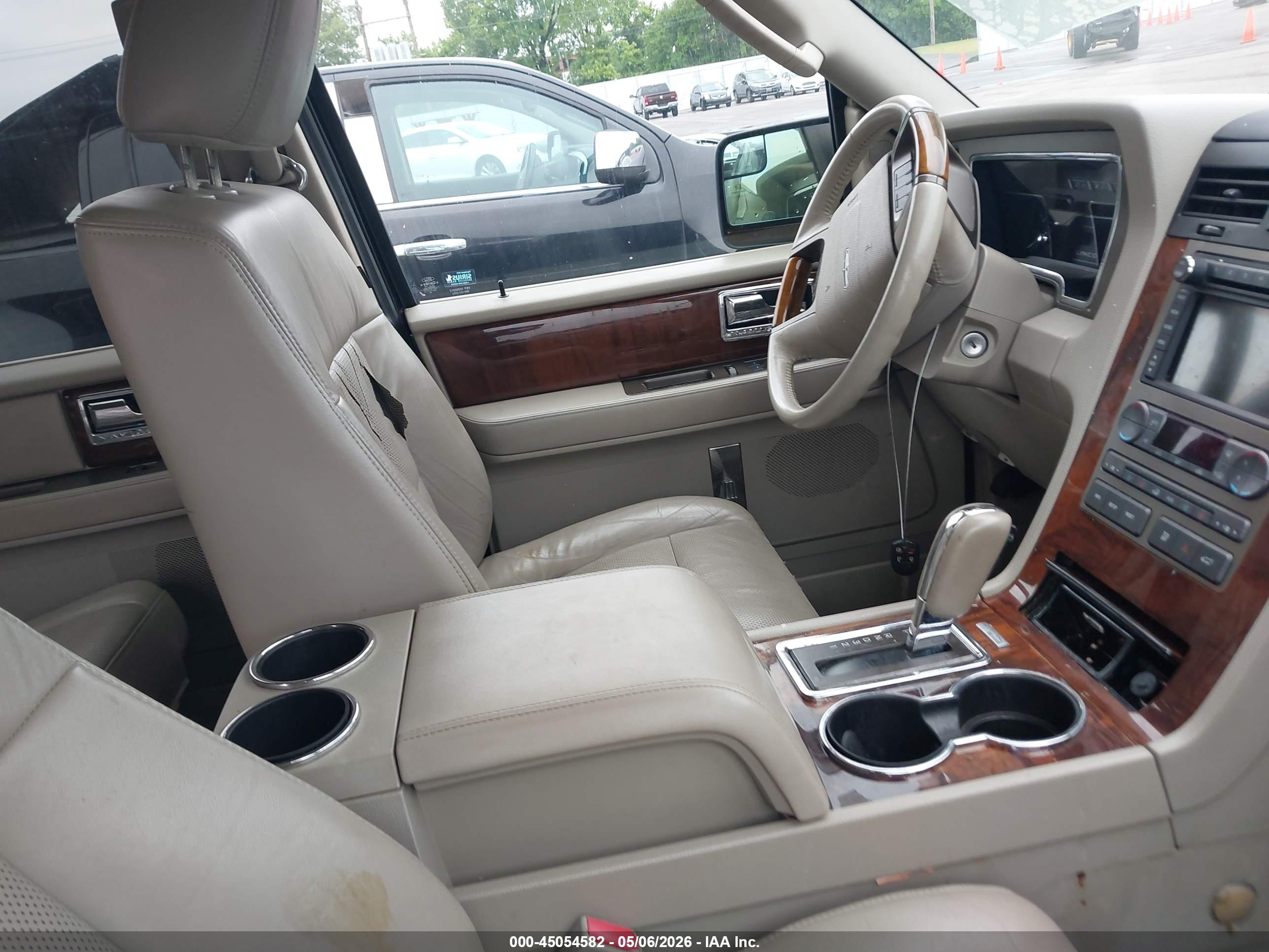 LINCOLN NAVIGATOR image 5