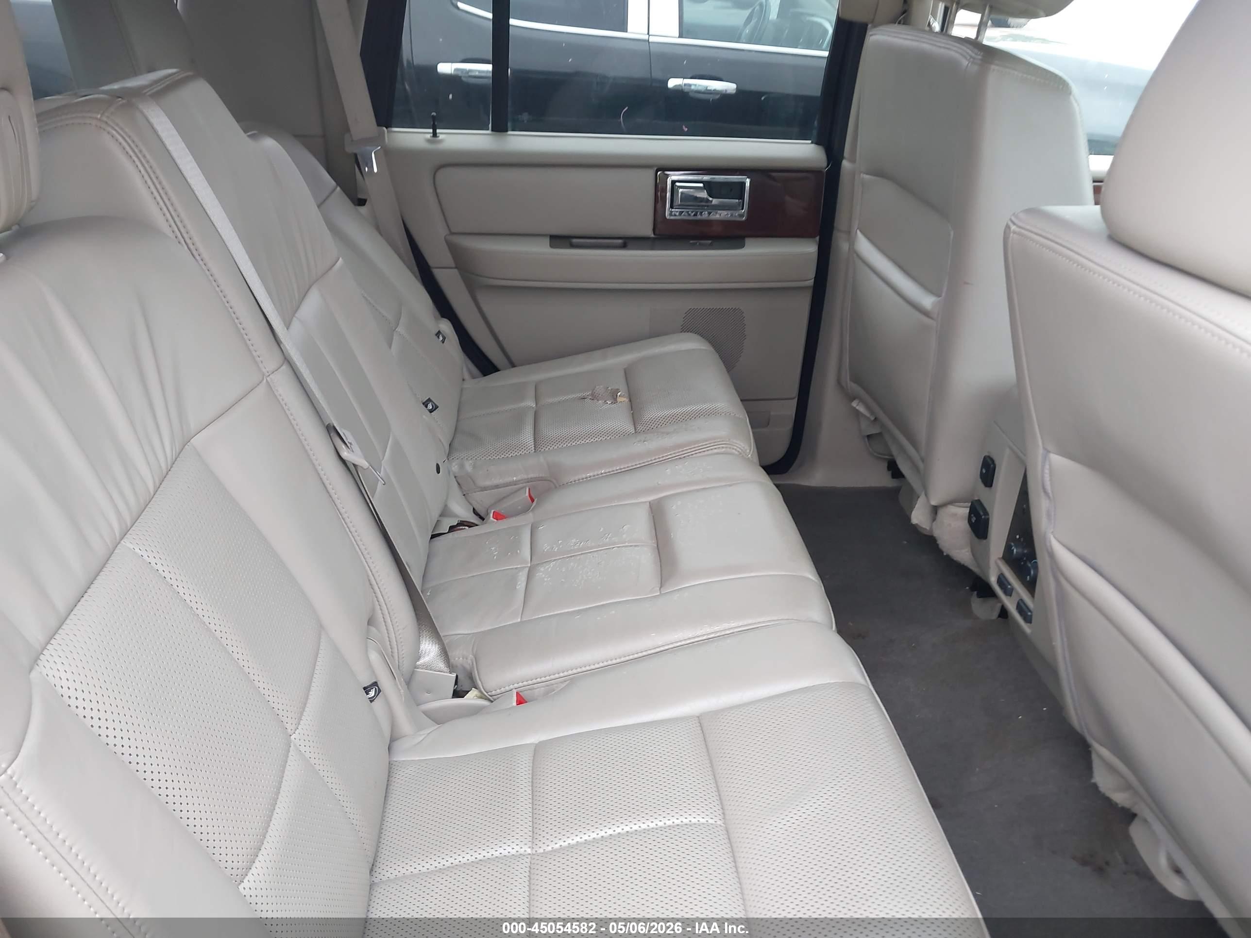 LINCOLN NAVIGATOR image 8