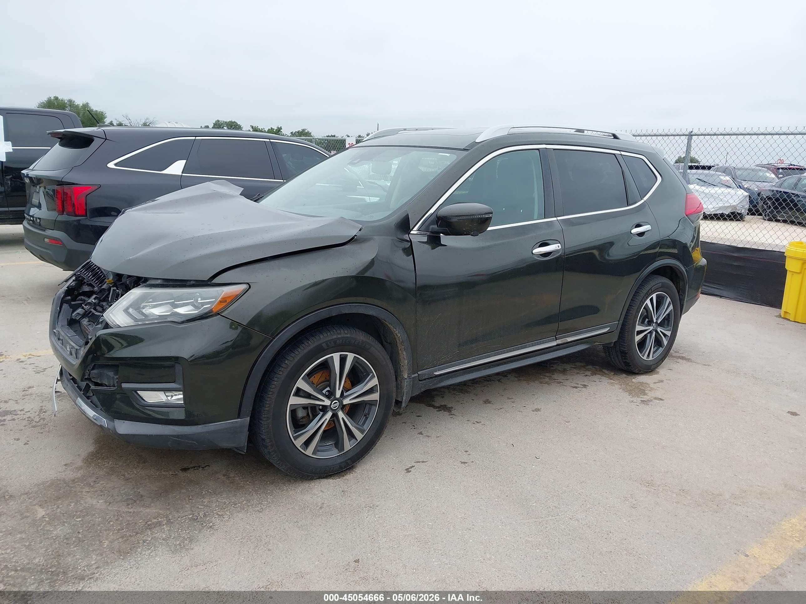 NISSAN ROGUE image 2