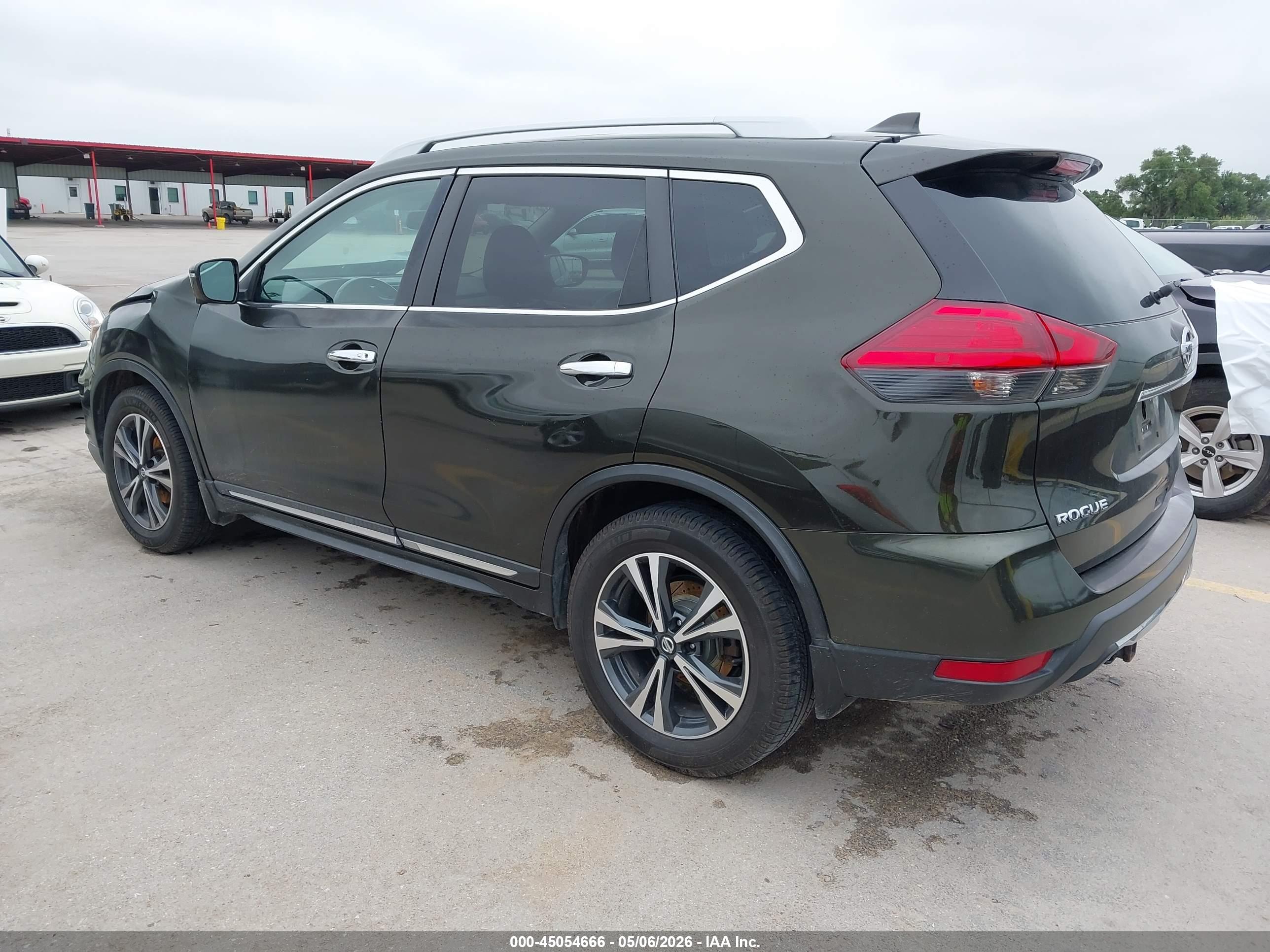NISSAN ROGUE image 3