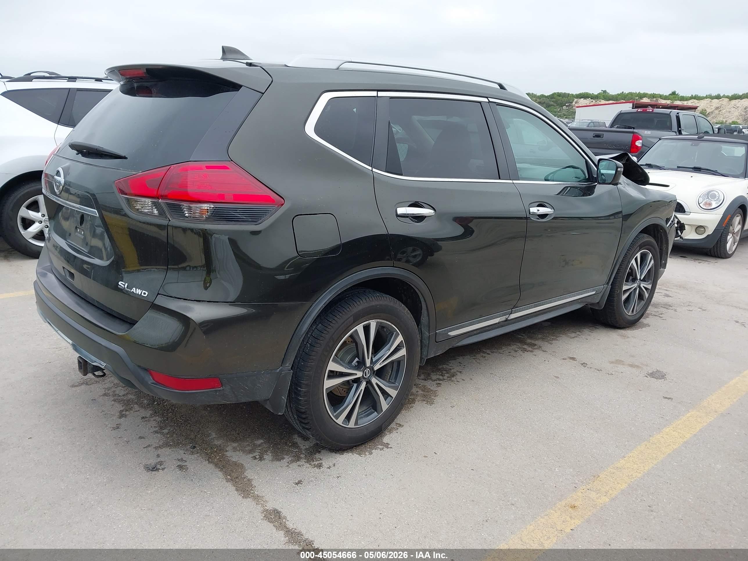 NISSAN ROGUE image 4