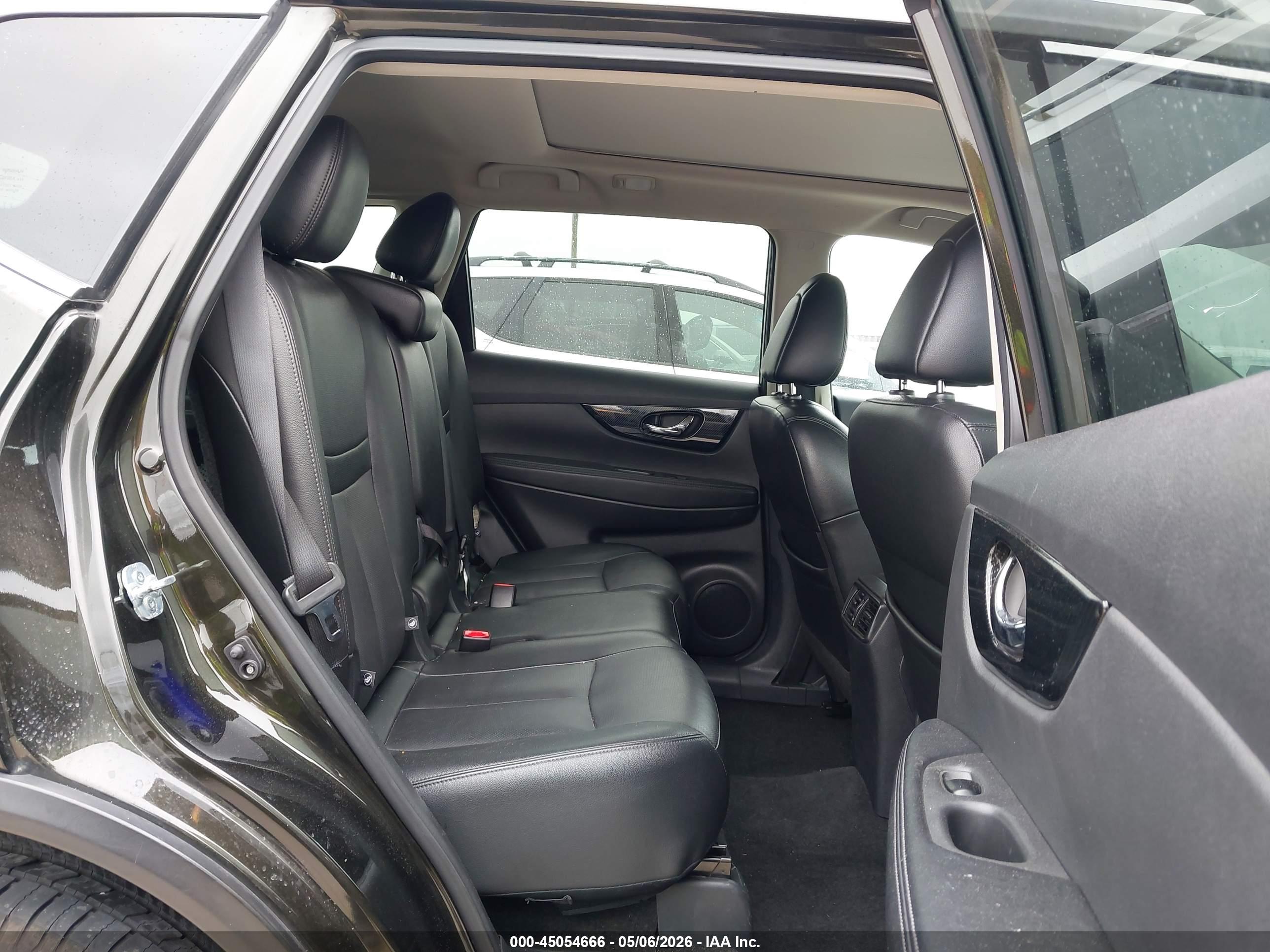 NISSAN ROGUE image 8