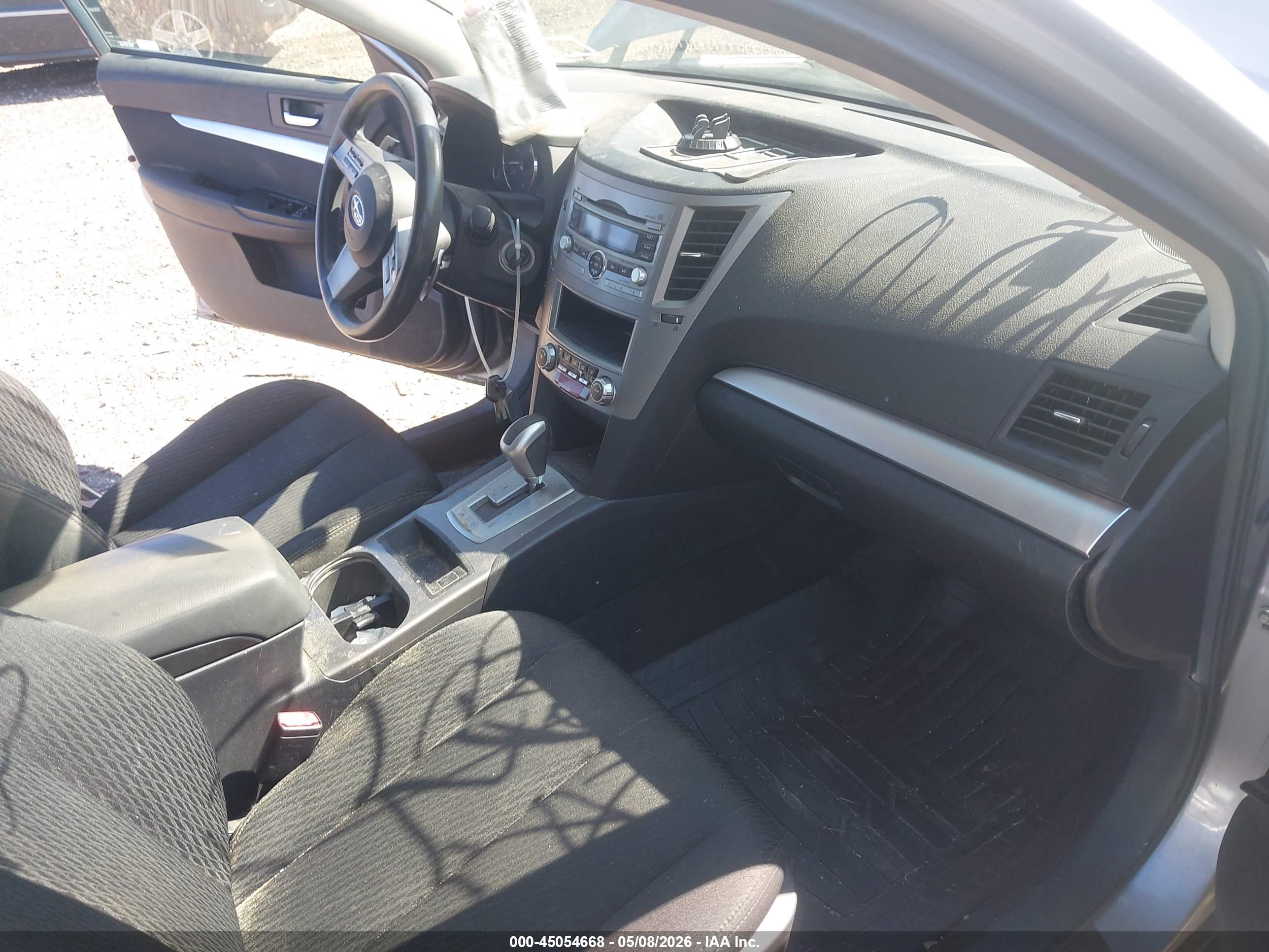 SUBARU OUTBACK image 5