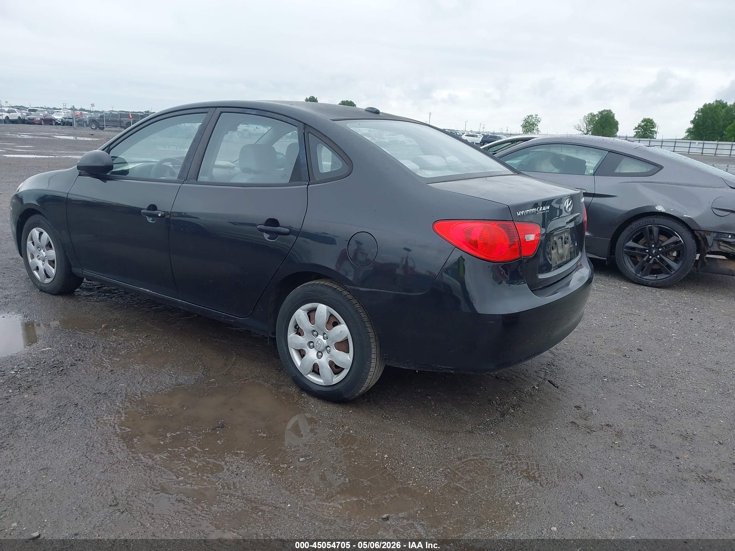 HYUNDAI ELANTRA image 3