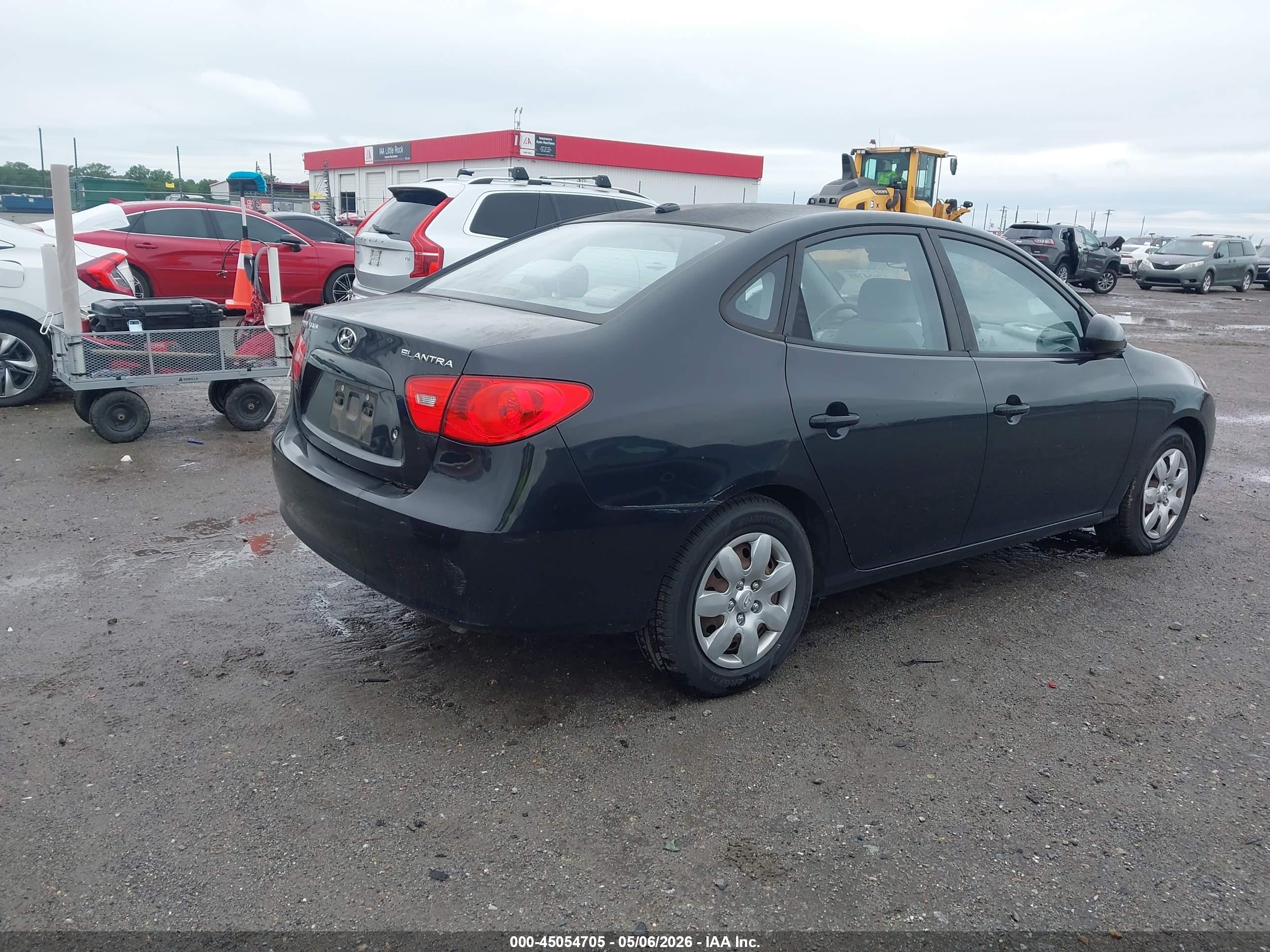 HYUNDAI ELANTRA image 4