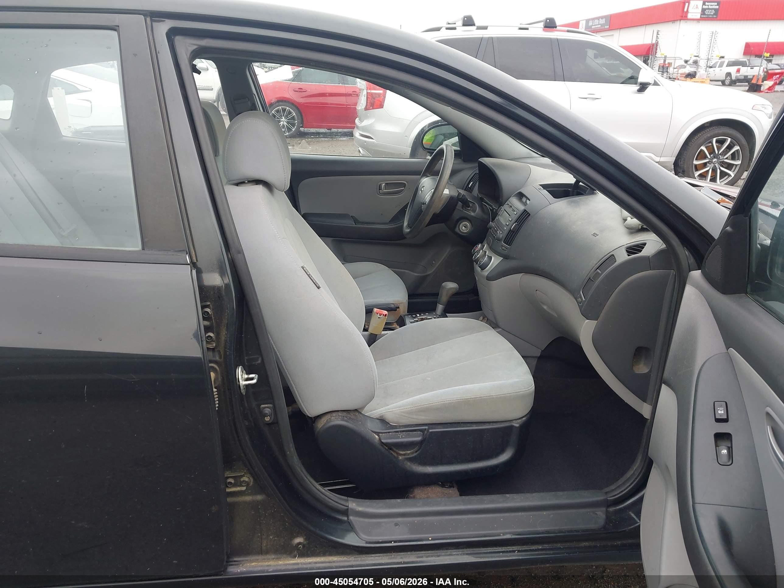 HYUNDAI ELANTRA image 5