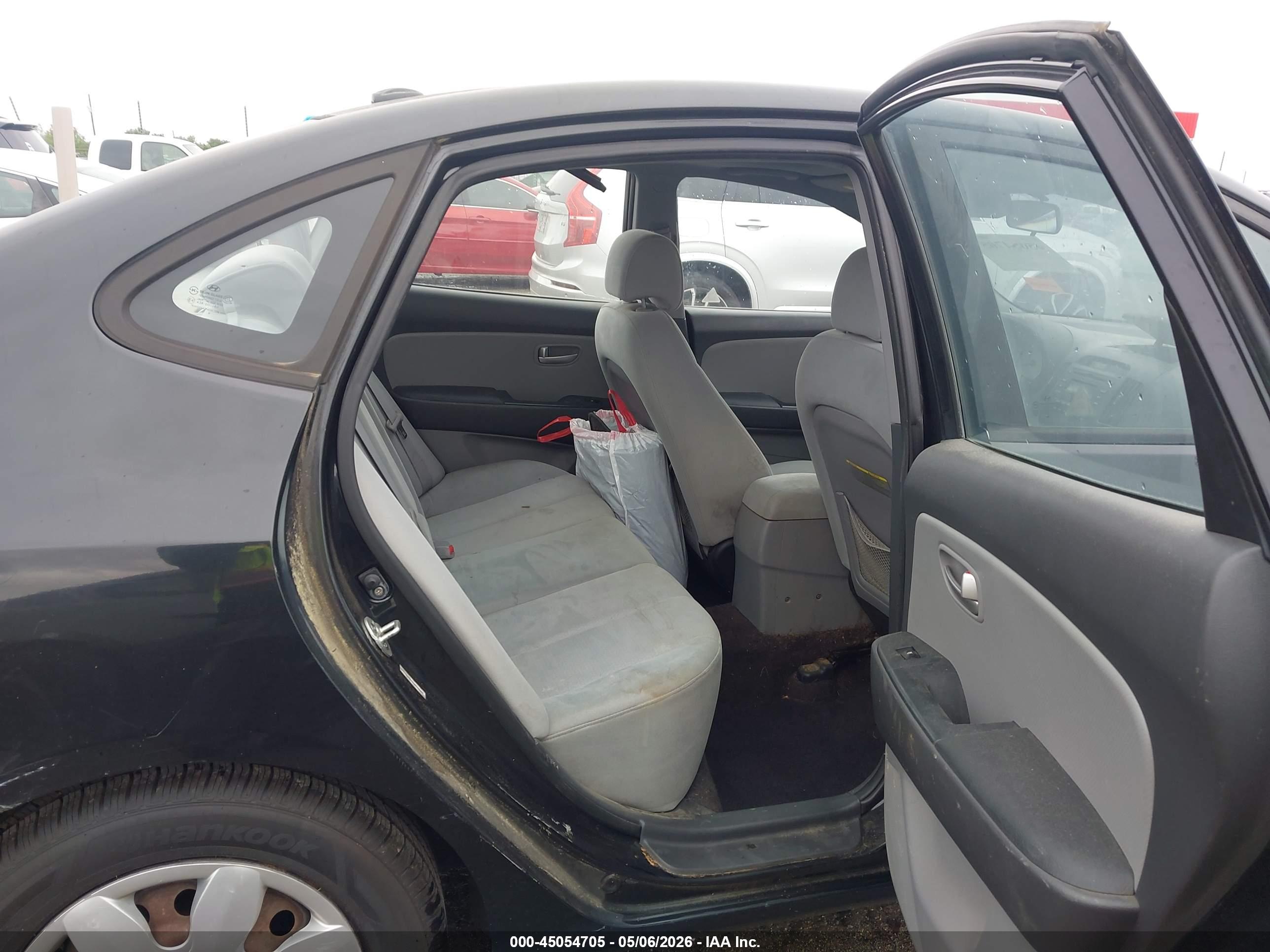 HYUNDAI ELANTRA image 8