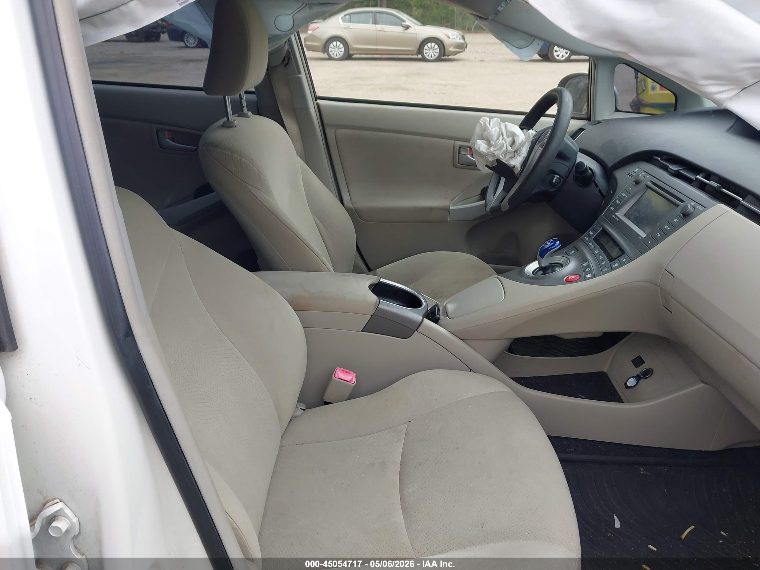 TOYOTA PRIUS image 5