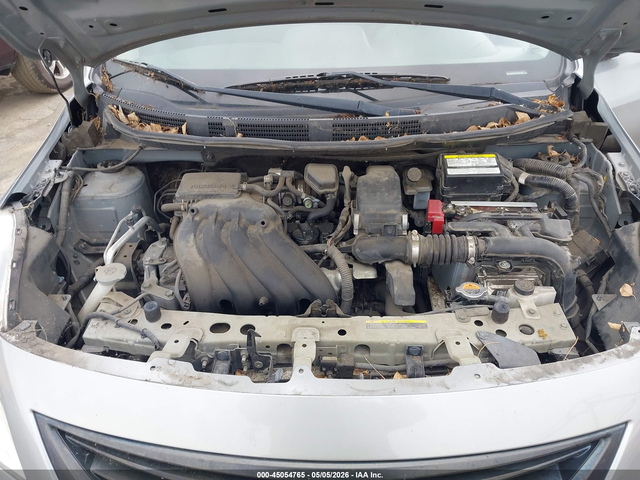 NISSAN VERSA image 10