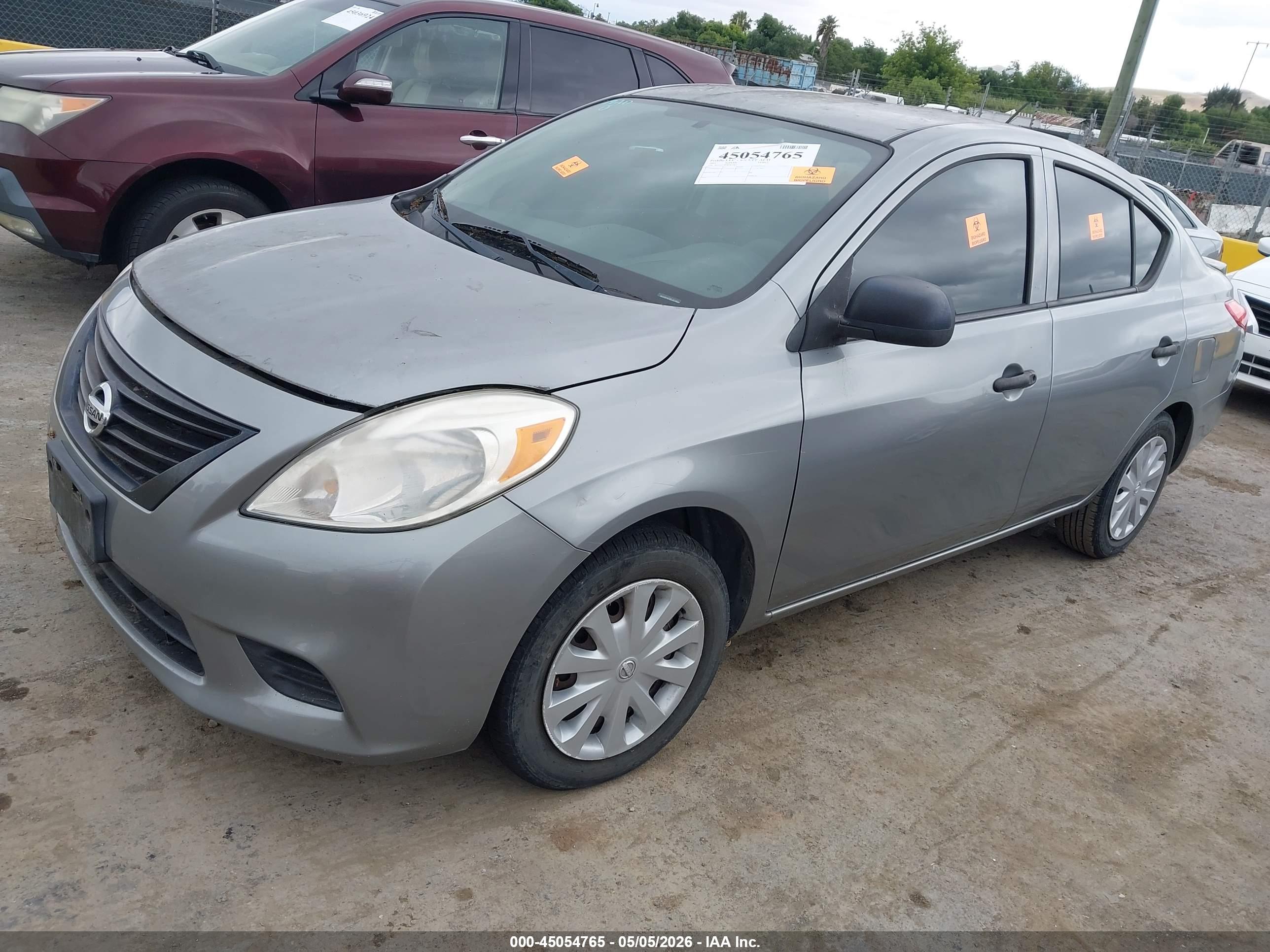 NISSAN VERSA image 2