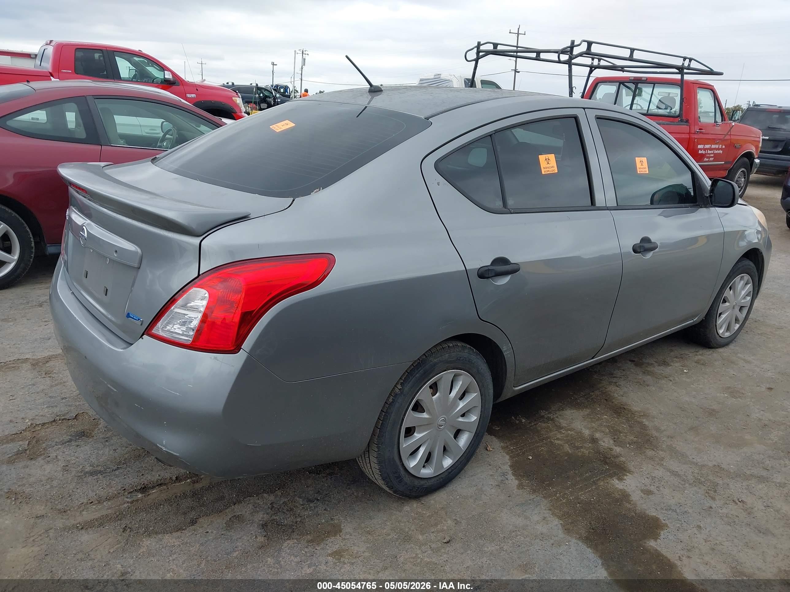 NISSAN VERSA image 4