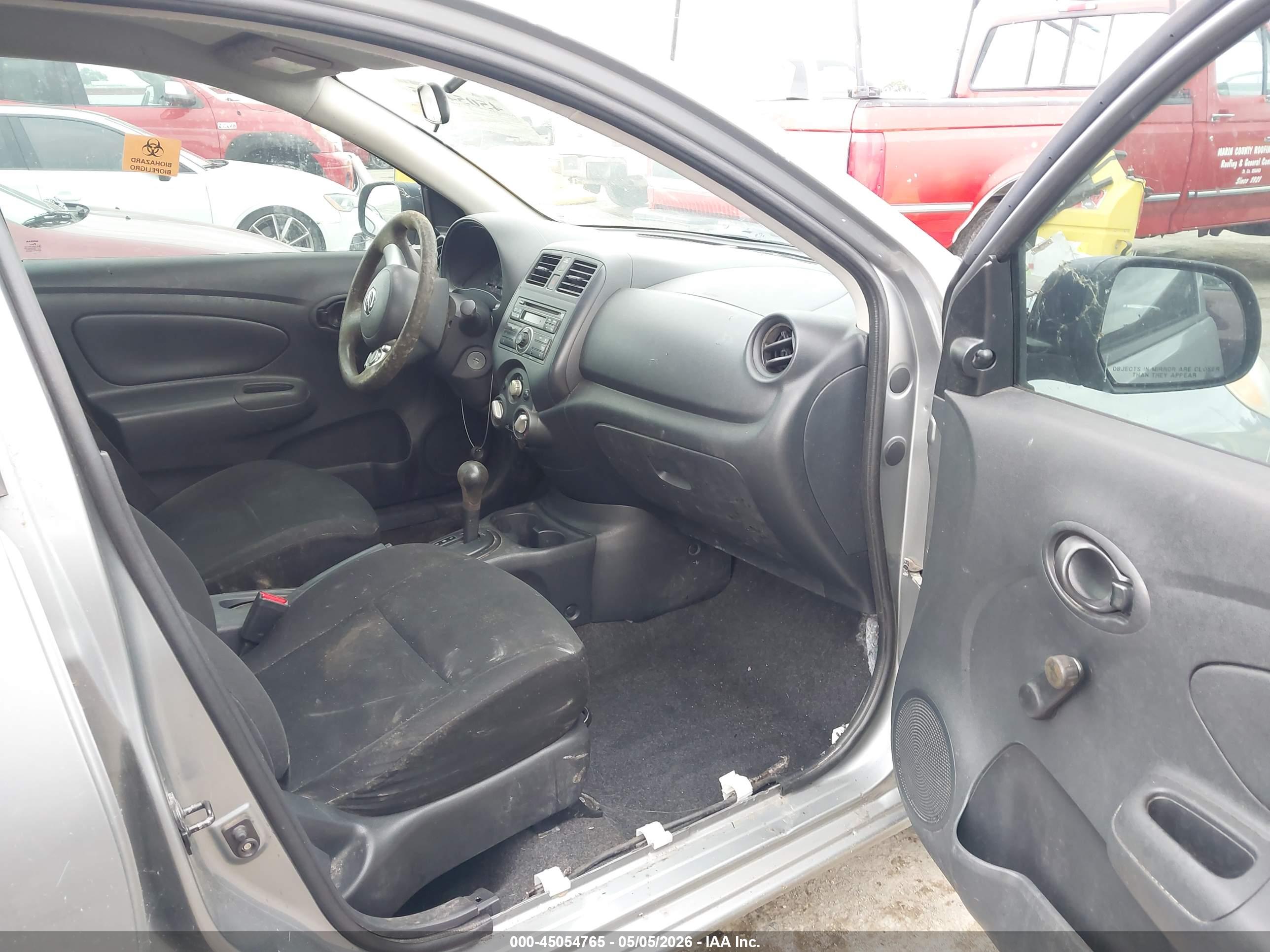 NISSAN VERSA image 5
