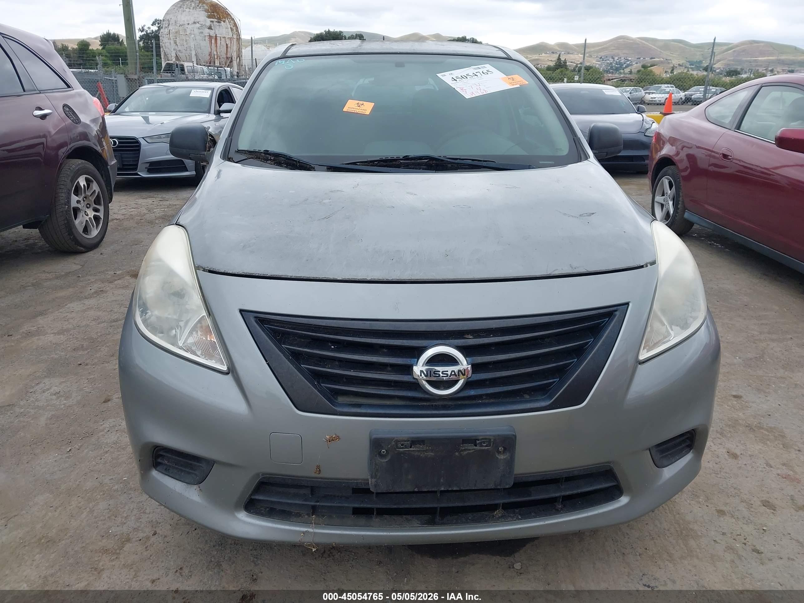 NISSAN VERSA image 6