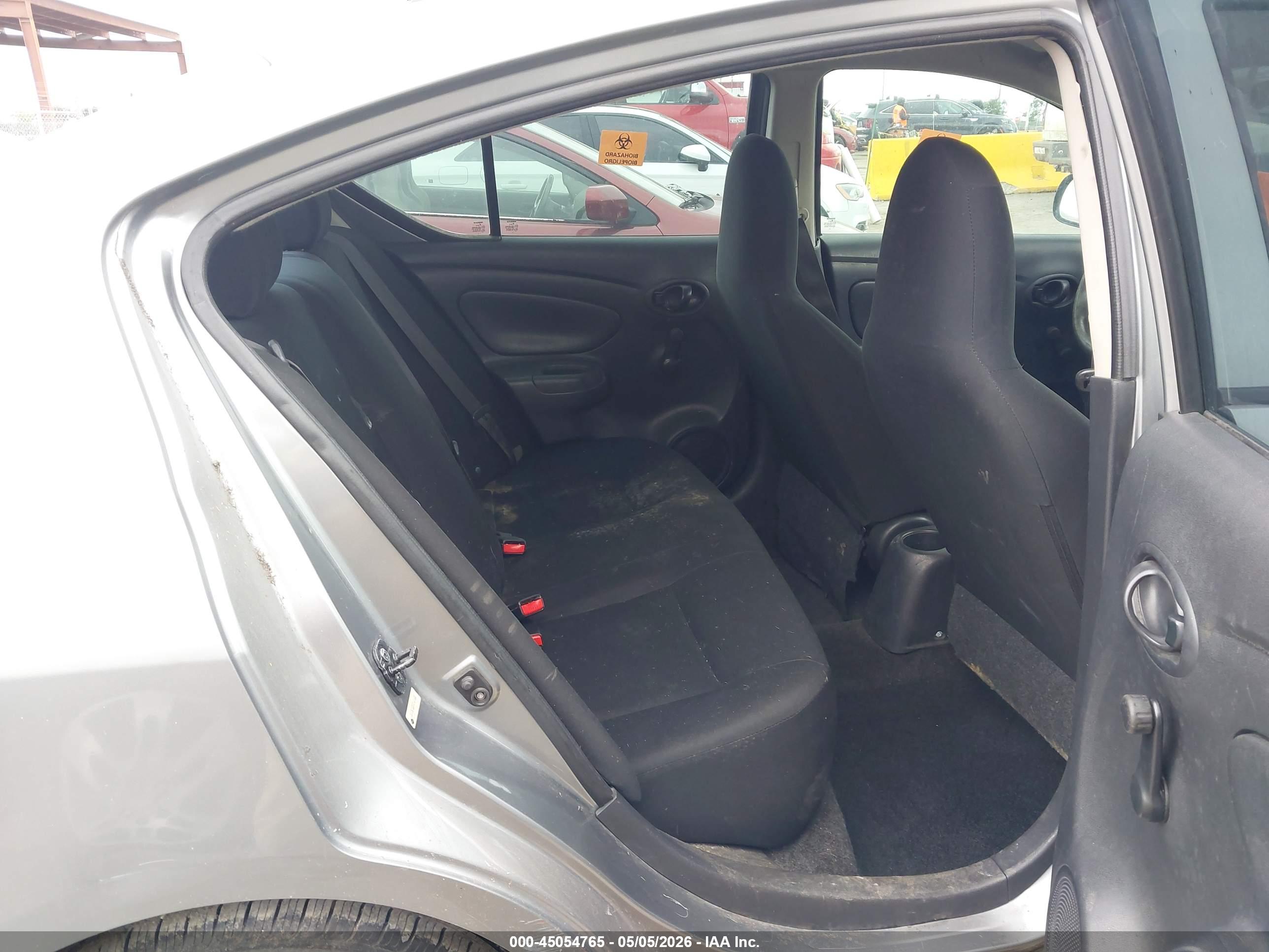 NISSAN VERSA image 8