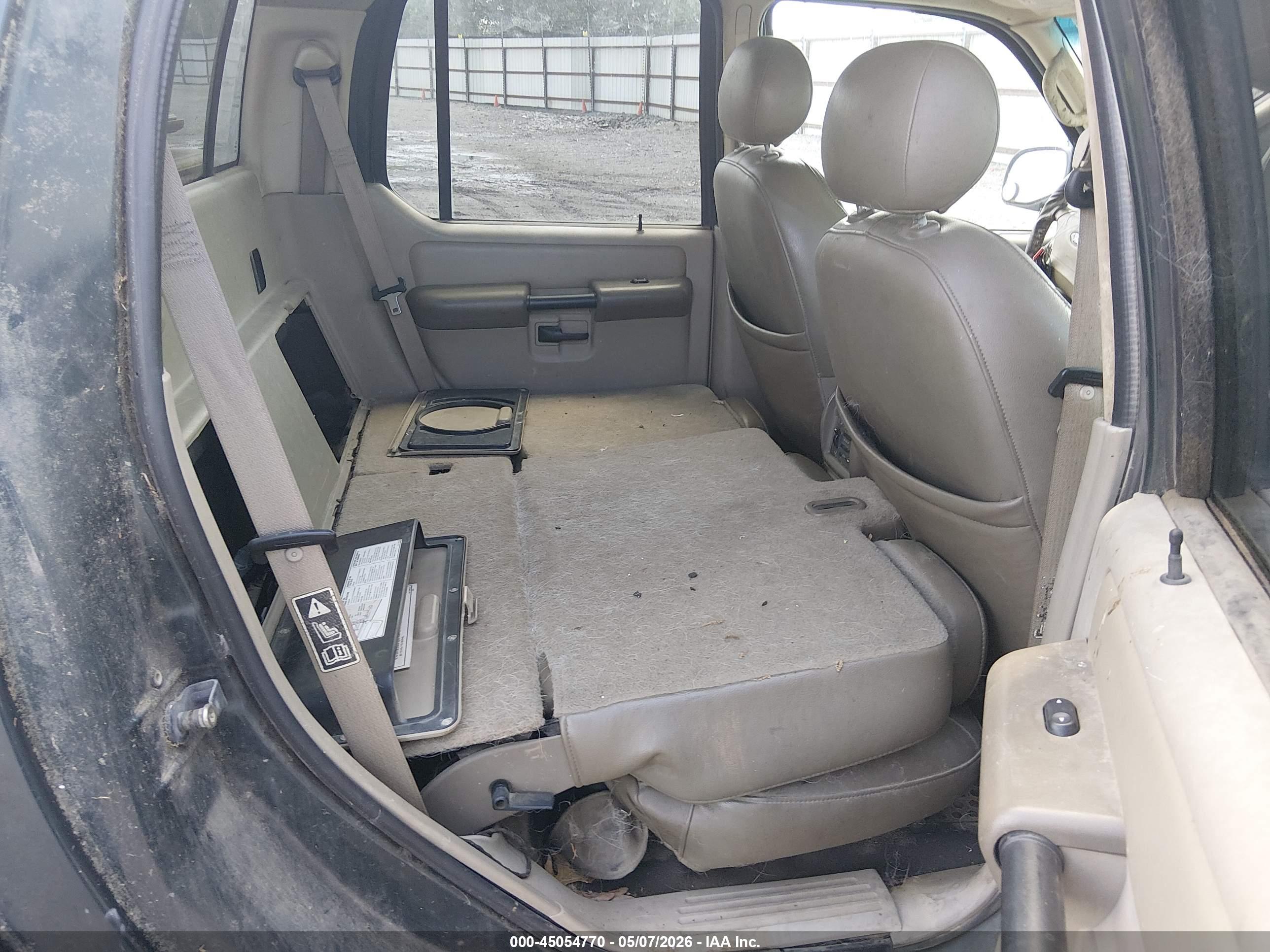 FORD EXPLORER image 8