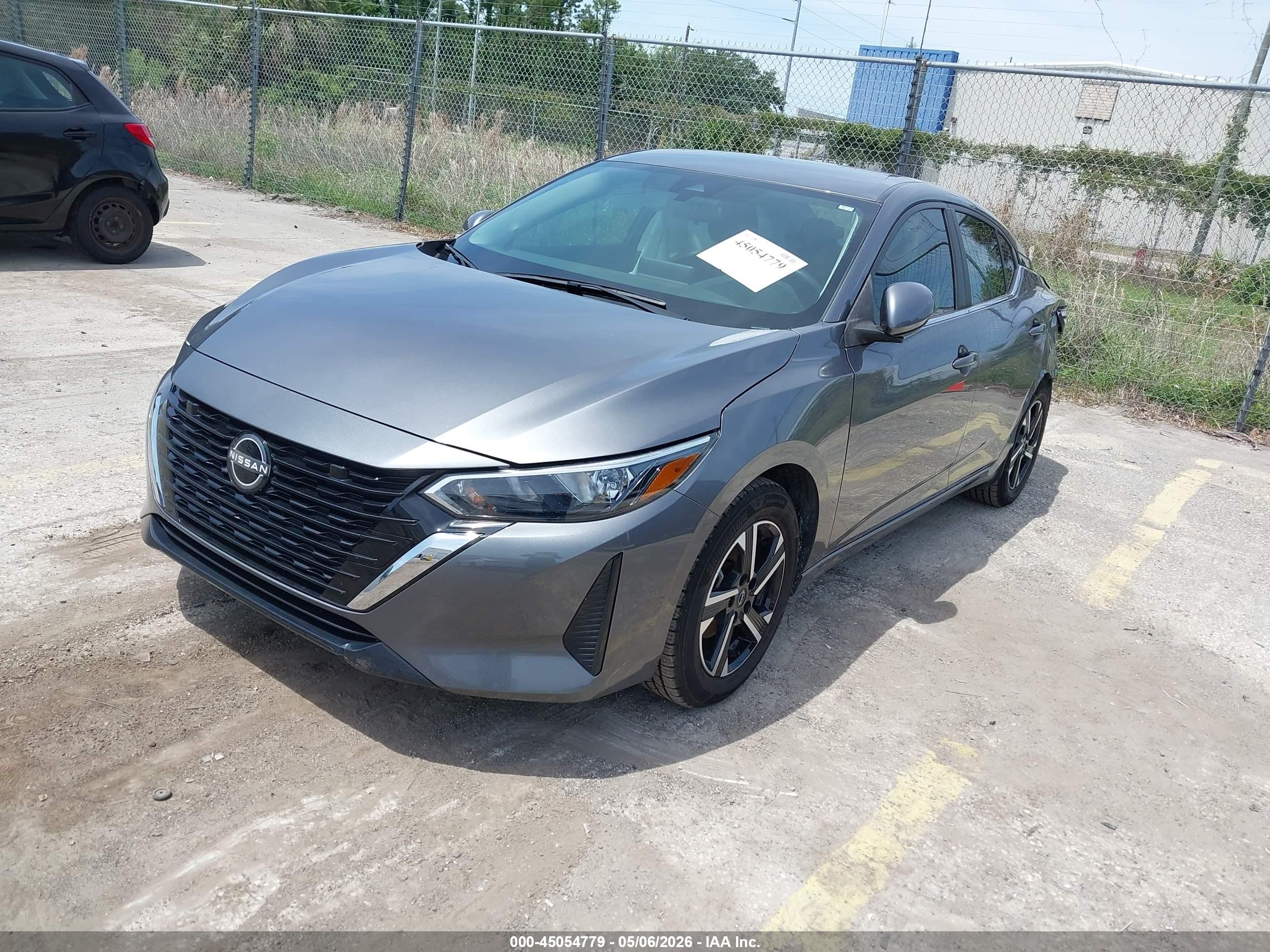 NISSAN SENTRA image 2