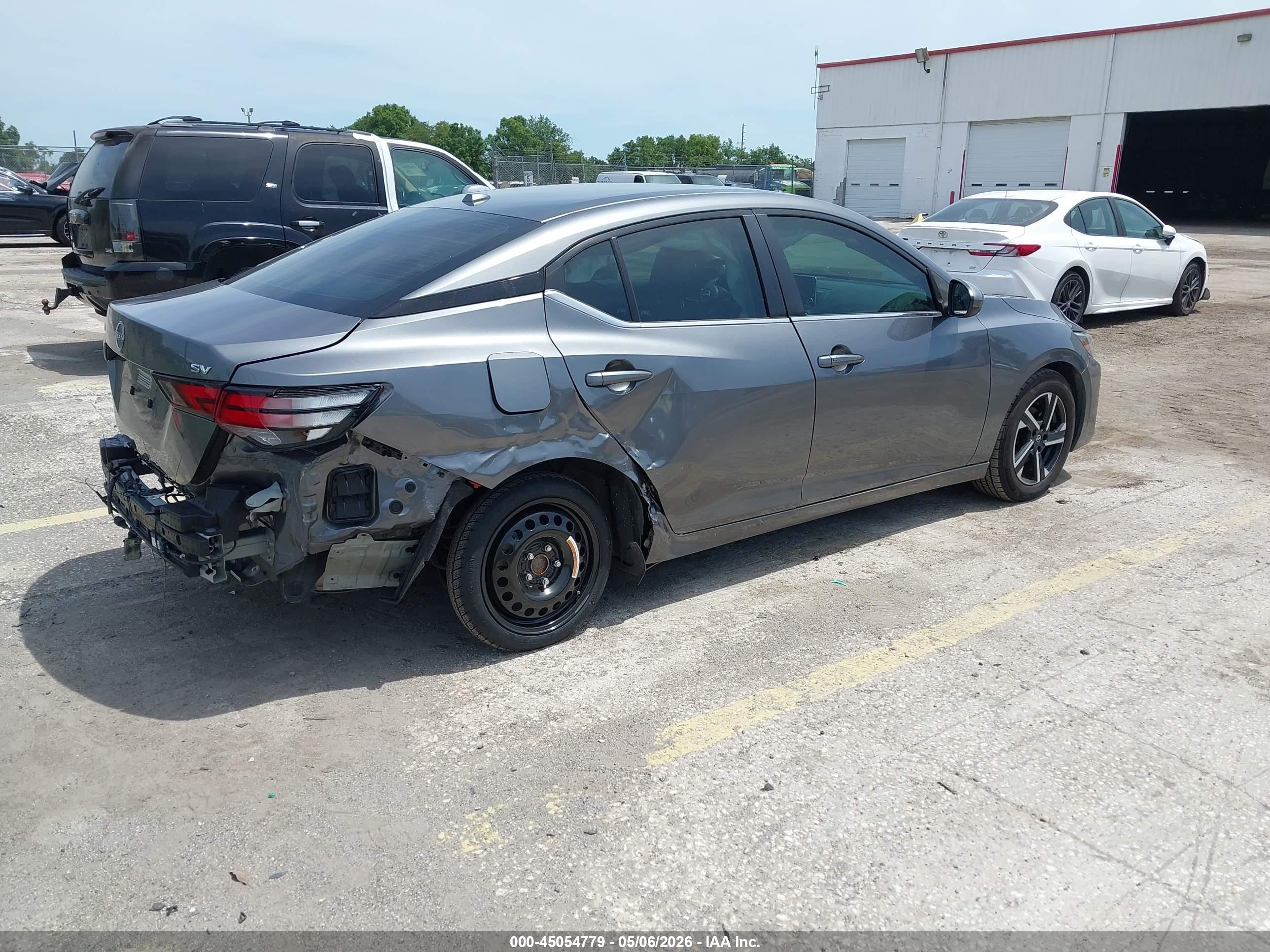 NISSAN SENTRA image 4