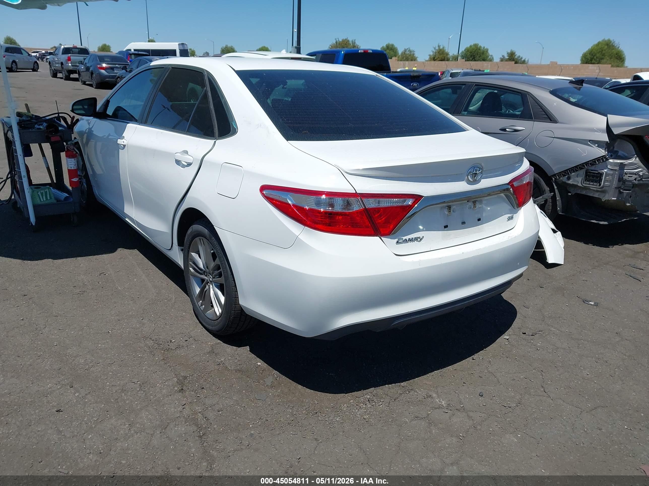 TOYOTA CAMRY image 3