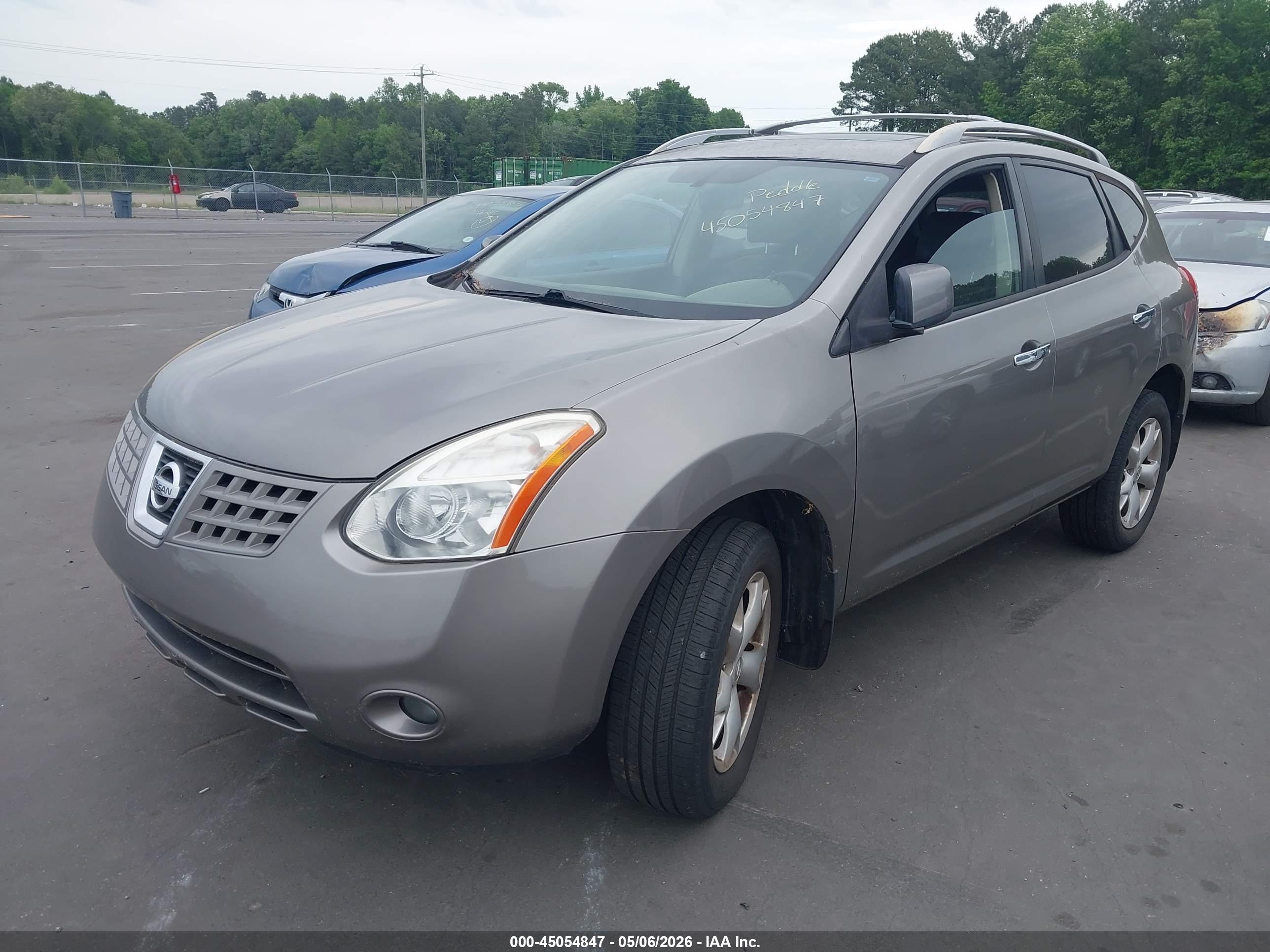 NISSAN ROGUE image 2
