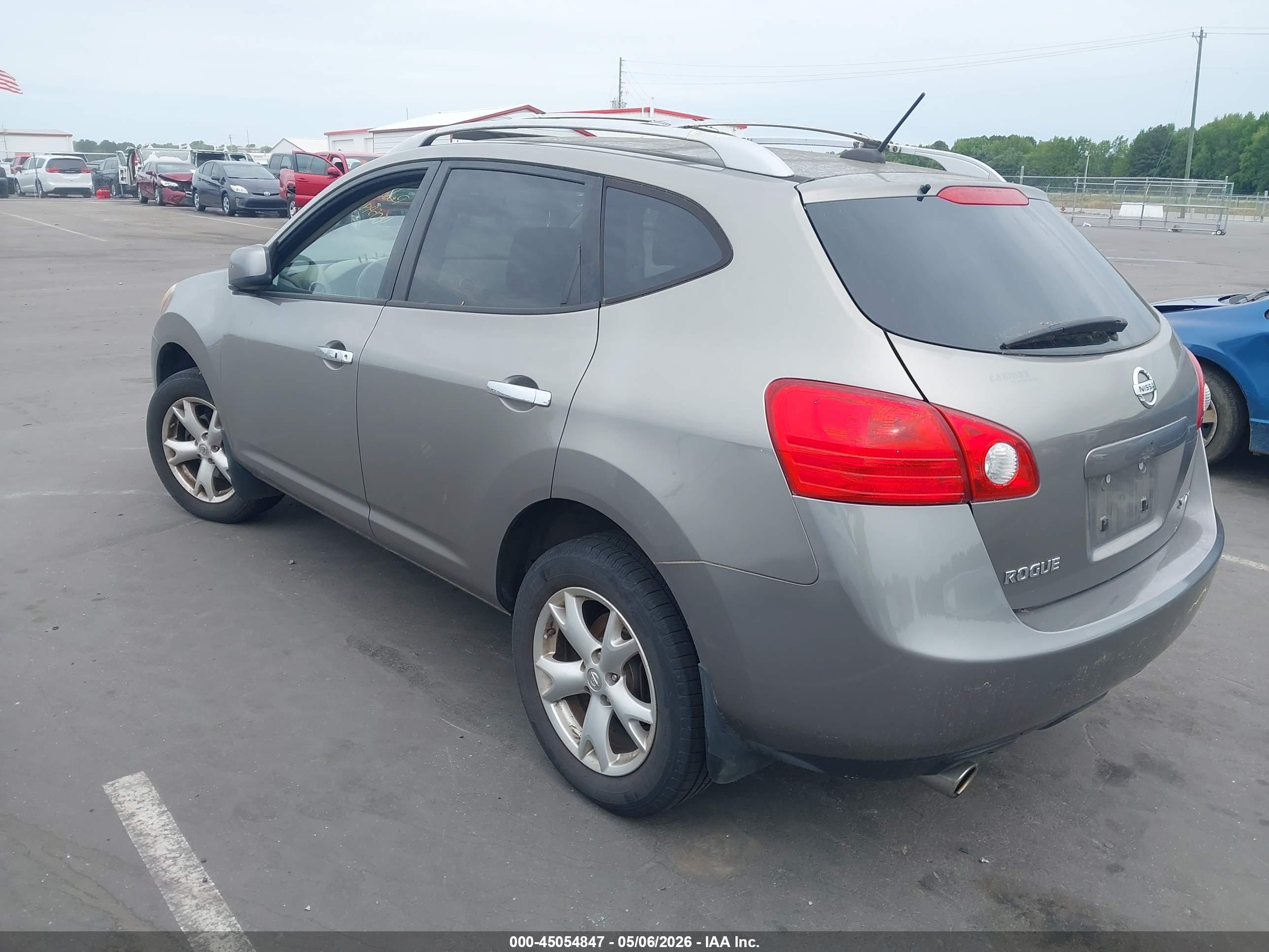 NISSAN ROGUE image 3