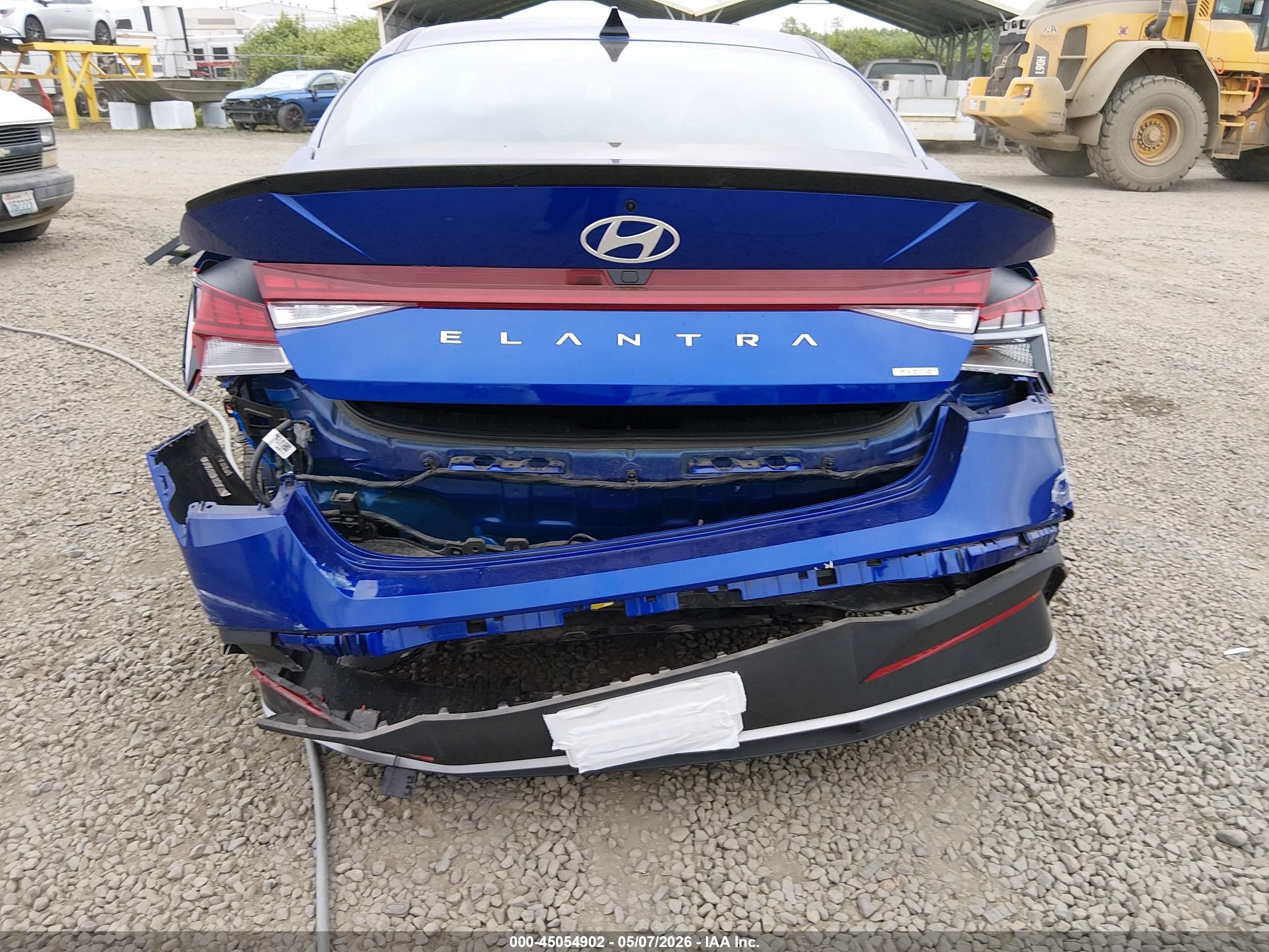 HYUNDAI ELANTRA image 6