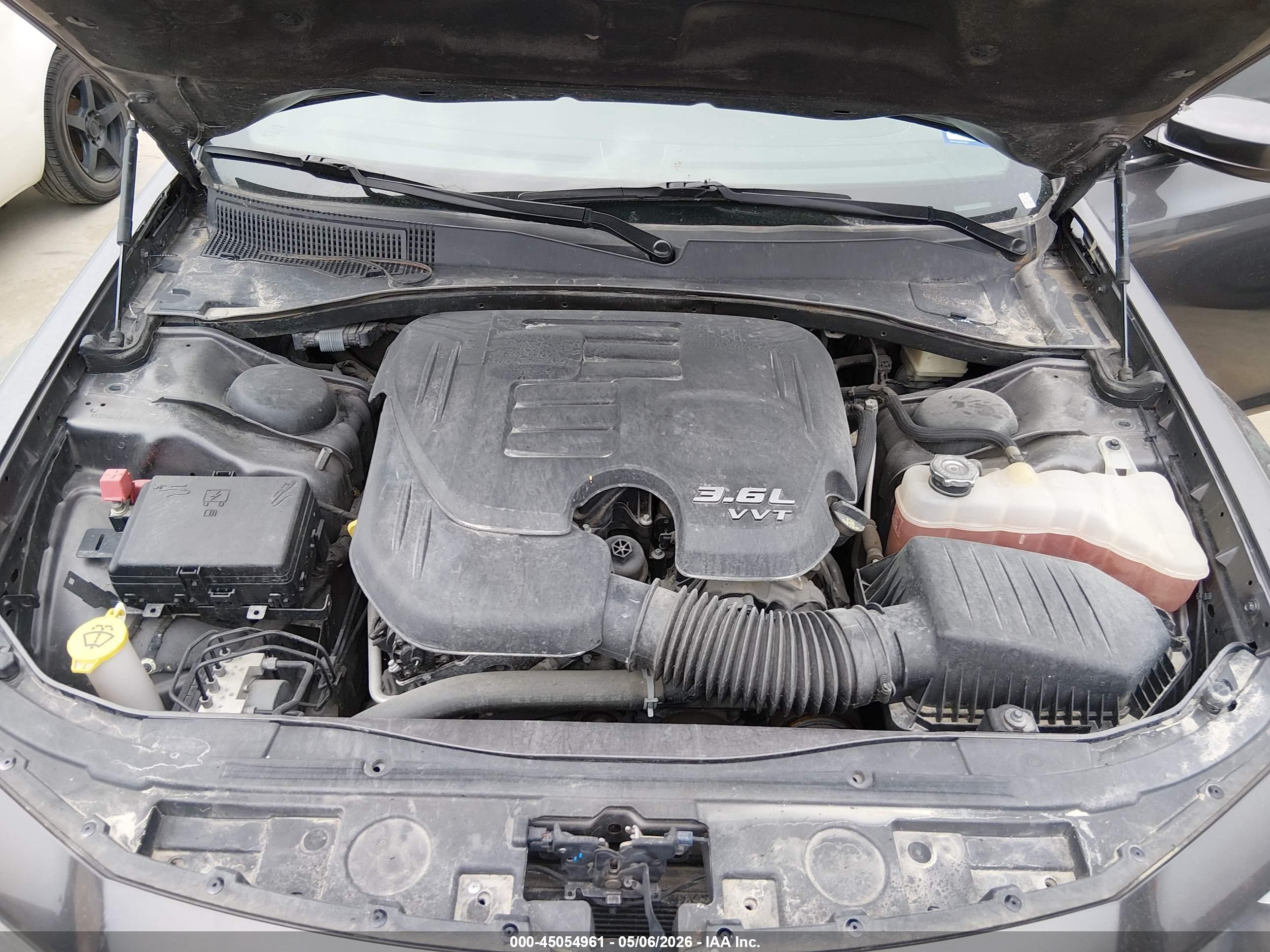CHRYSLER 300 image 10