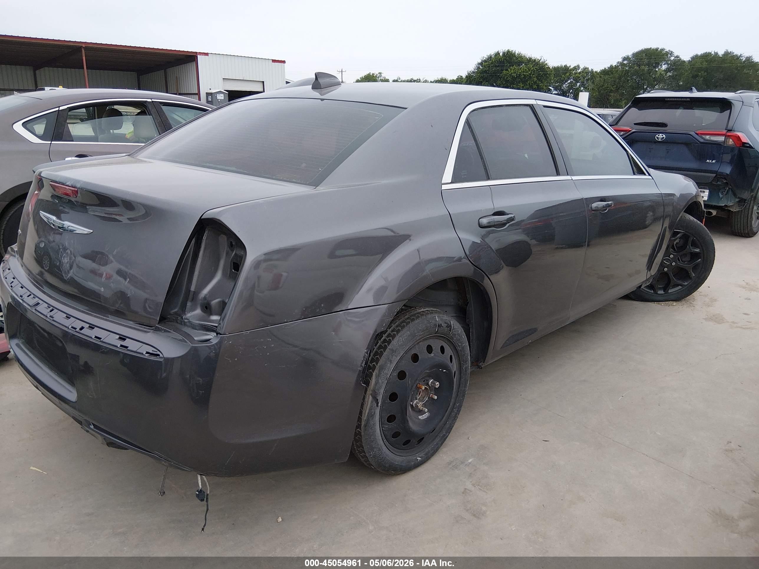 CHRYSLER 300 image 4