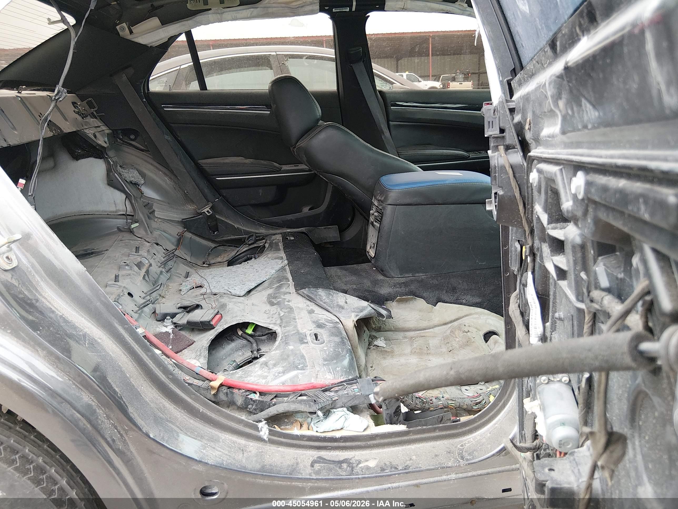 CHRYSLER 300 image 8