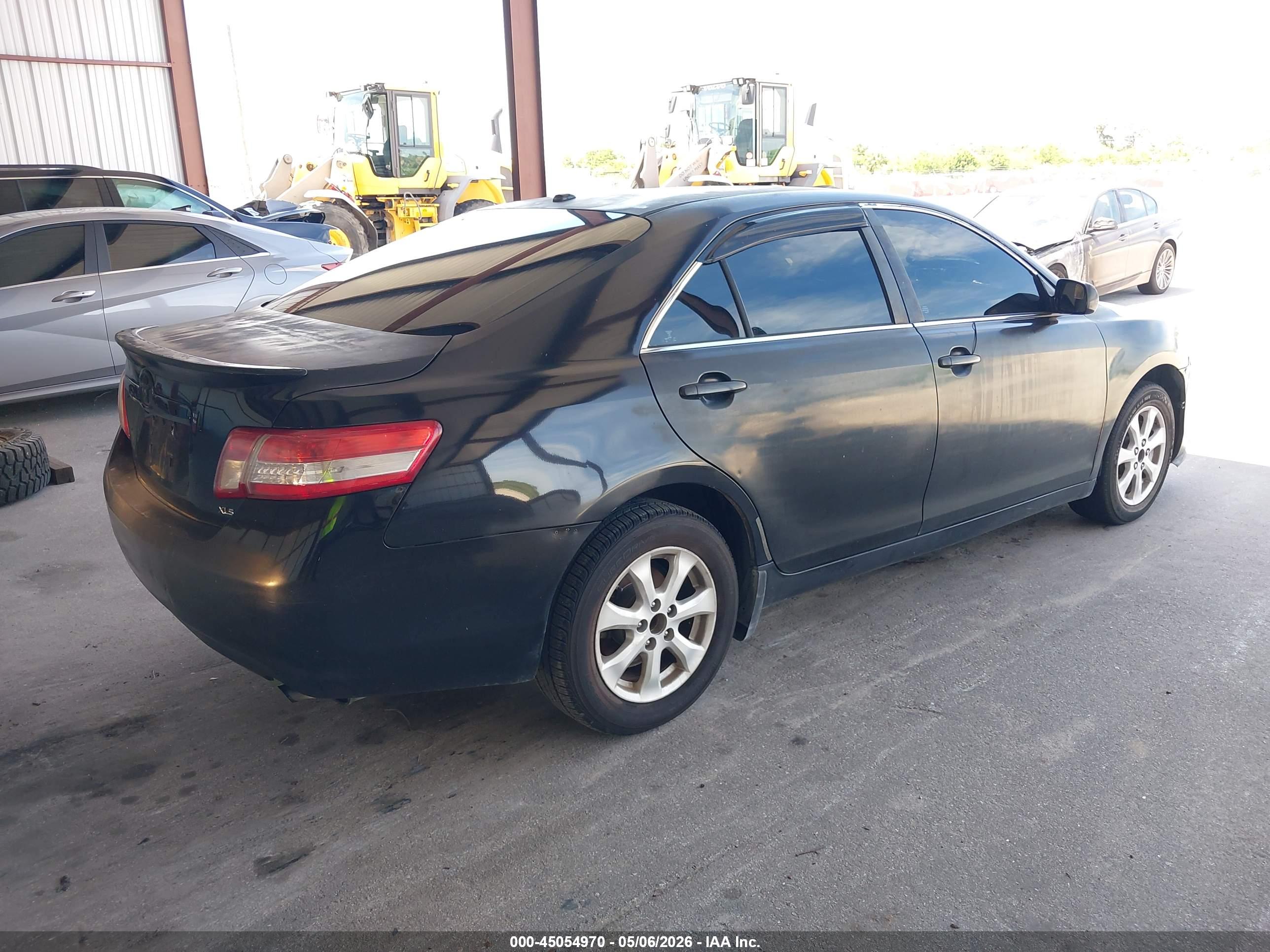 TOYOTA CAMRY image 4
