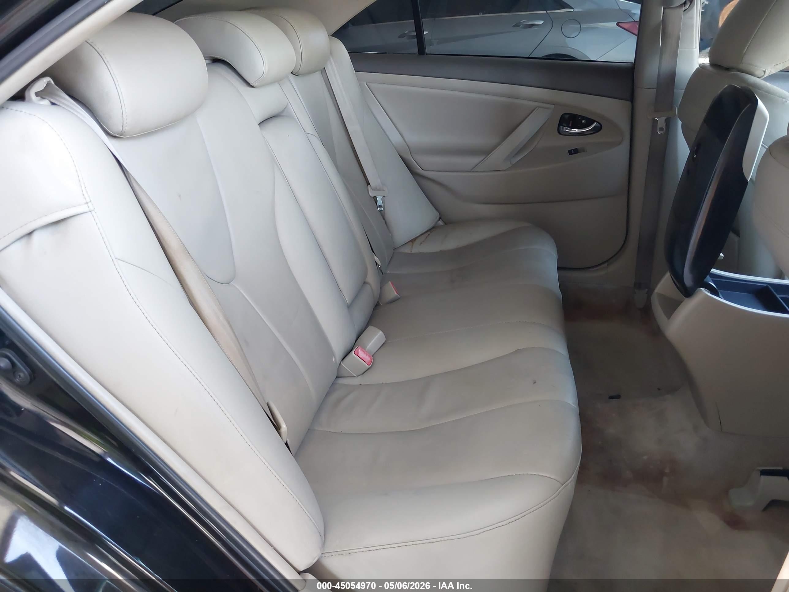 TOYOTA CAMRY image 8