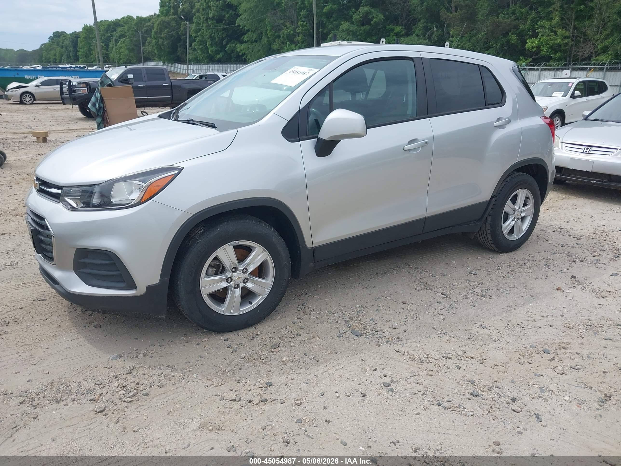 CHEVROLET TRAX image 2