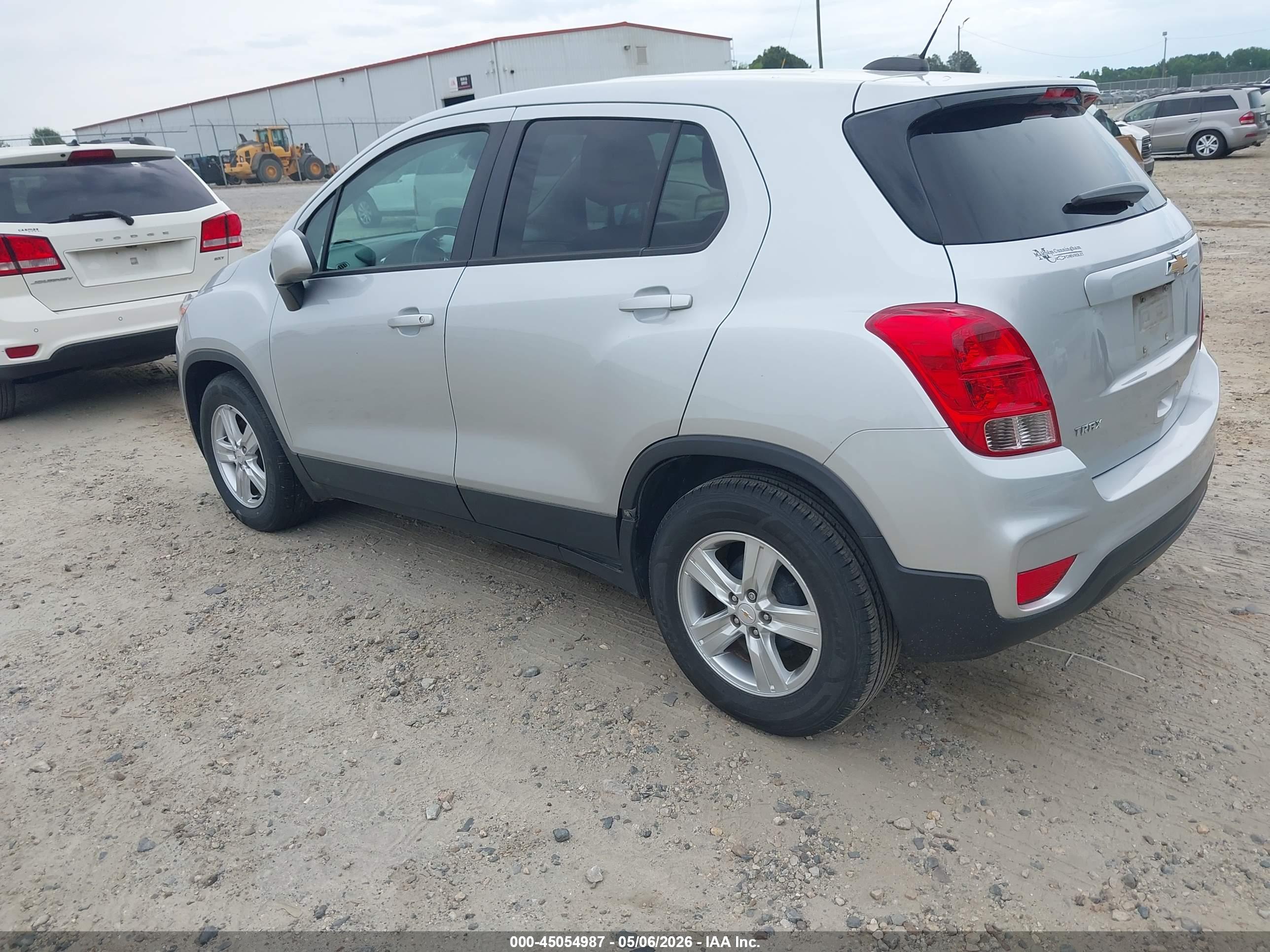 CHEVROLET TRAX image 3