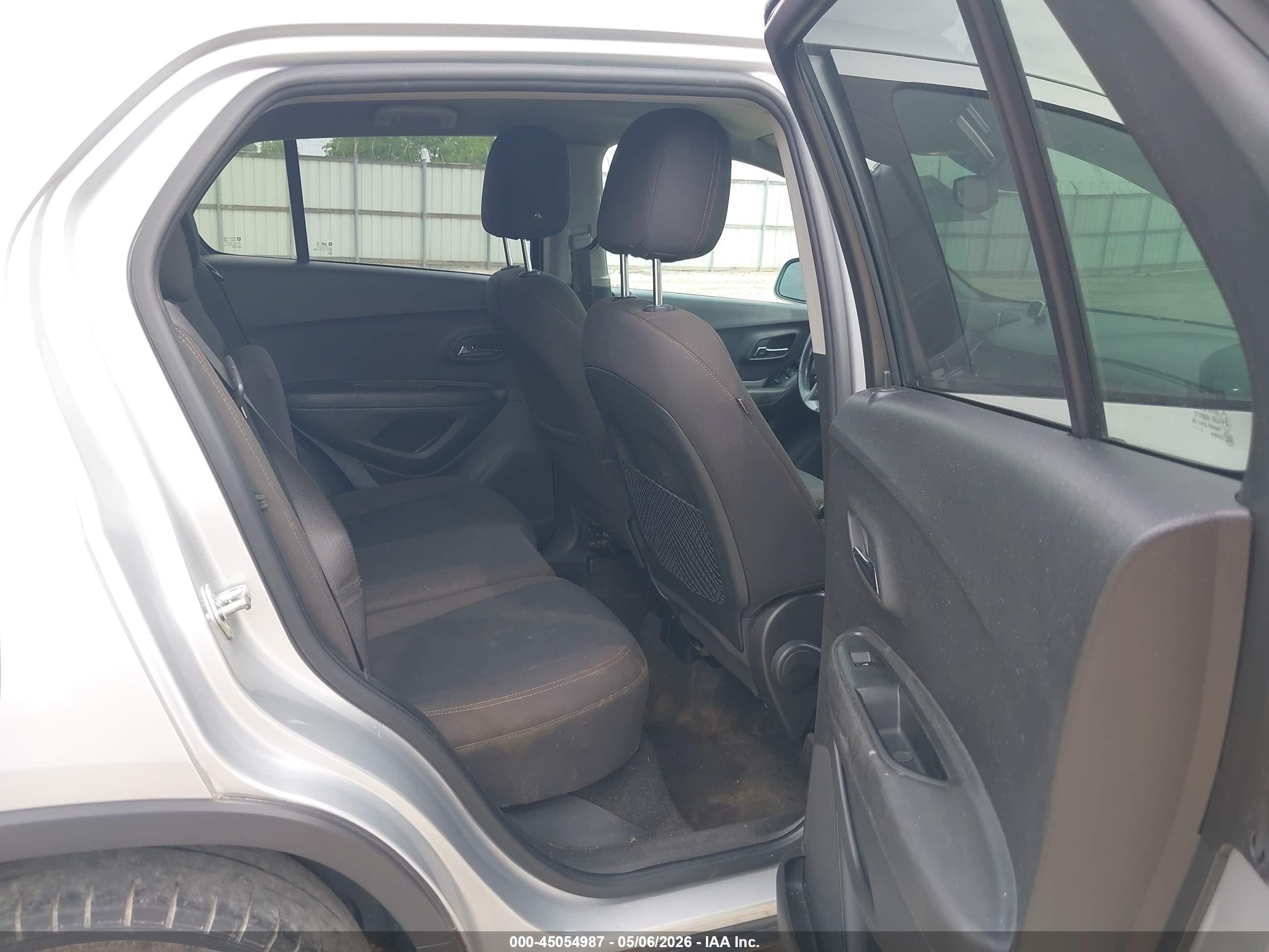 CHEVROLET TRAX image 8