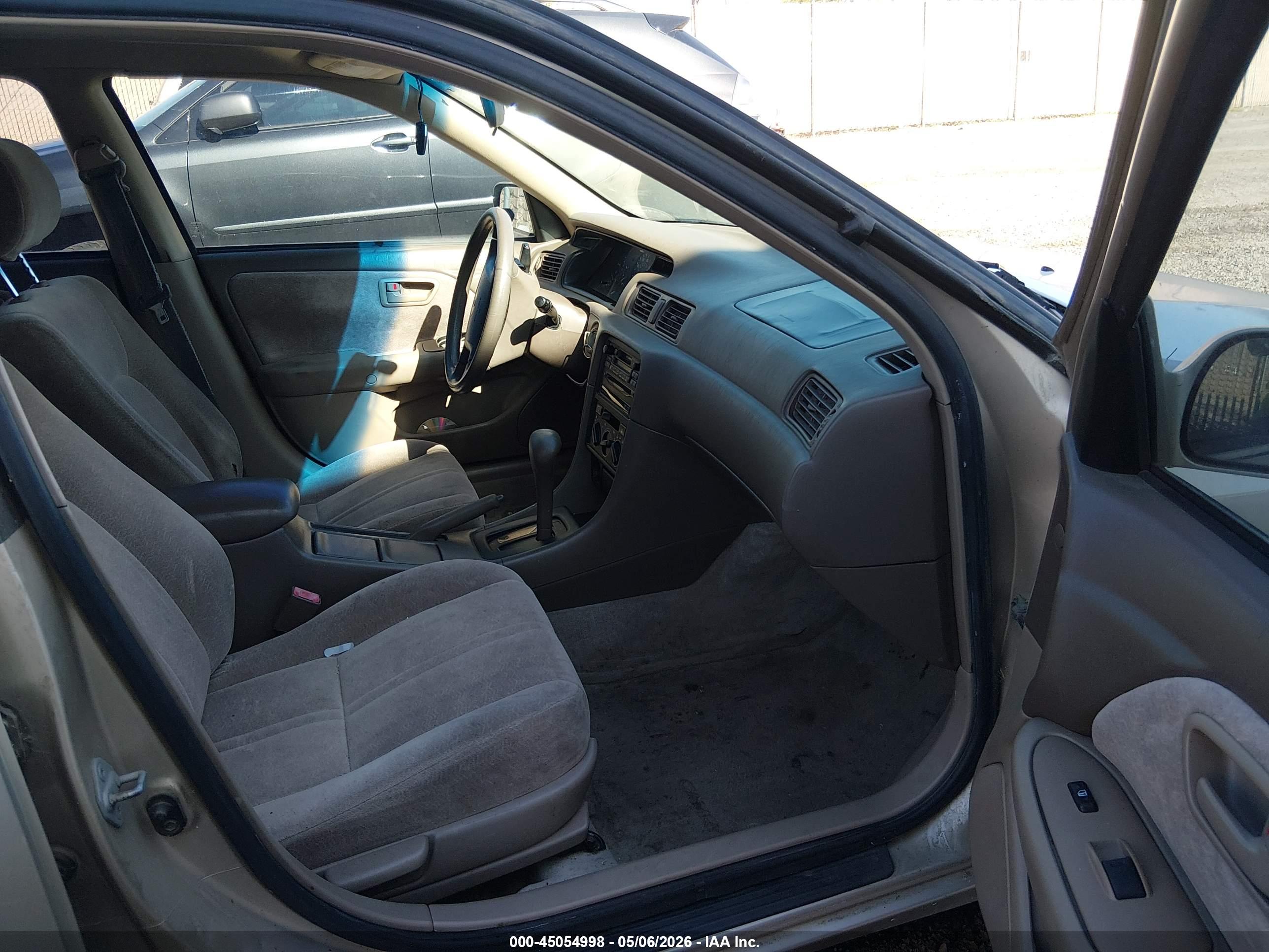 TOYOTA CAMRY image 5
