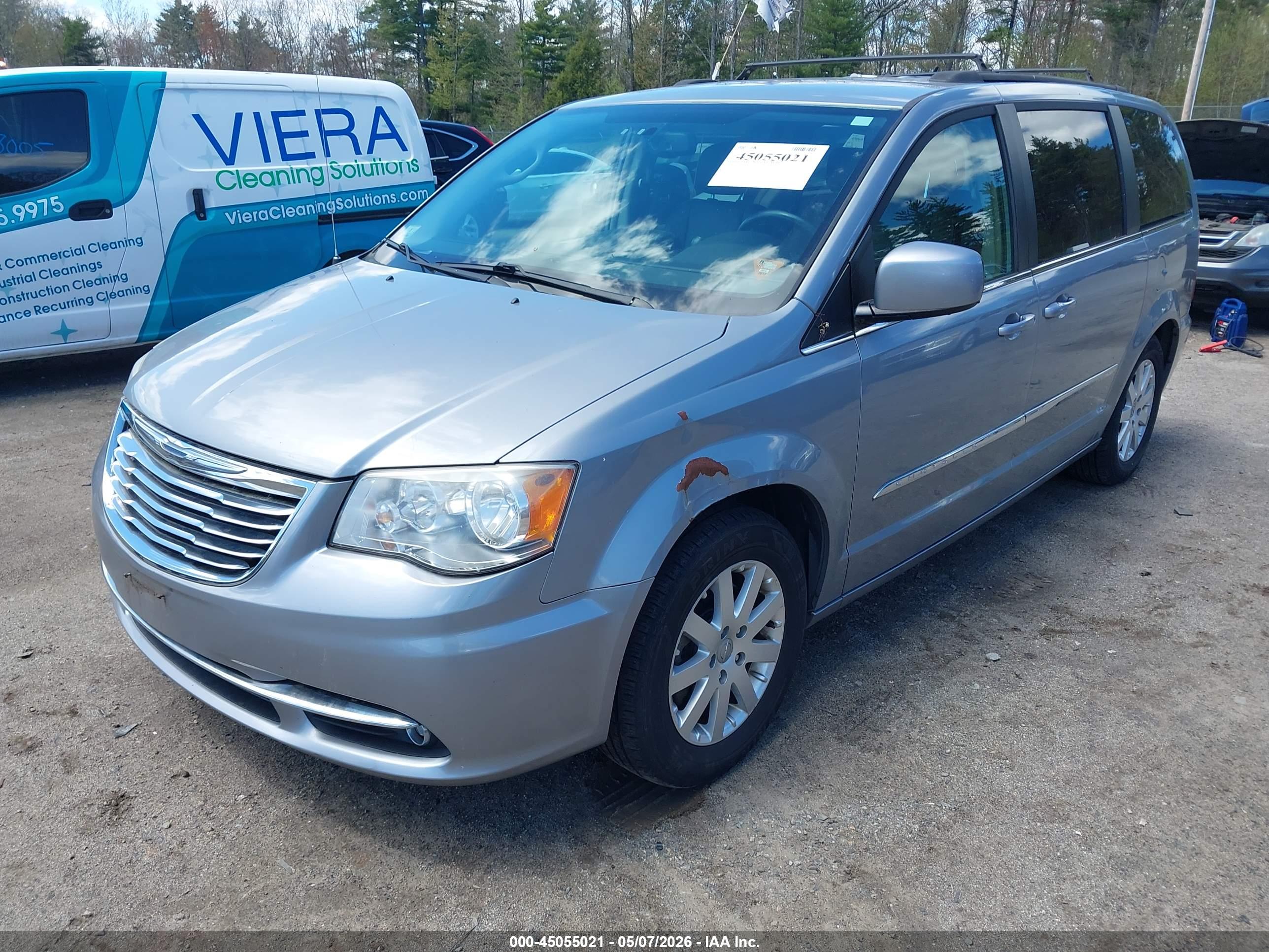 CHRYSLER TOWN image 2
