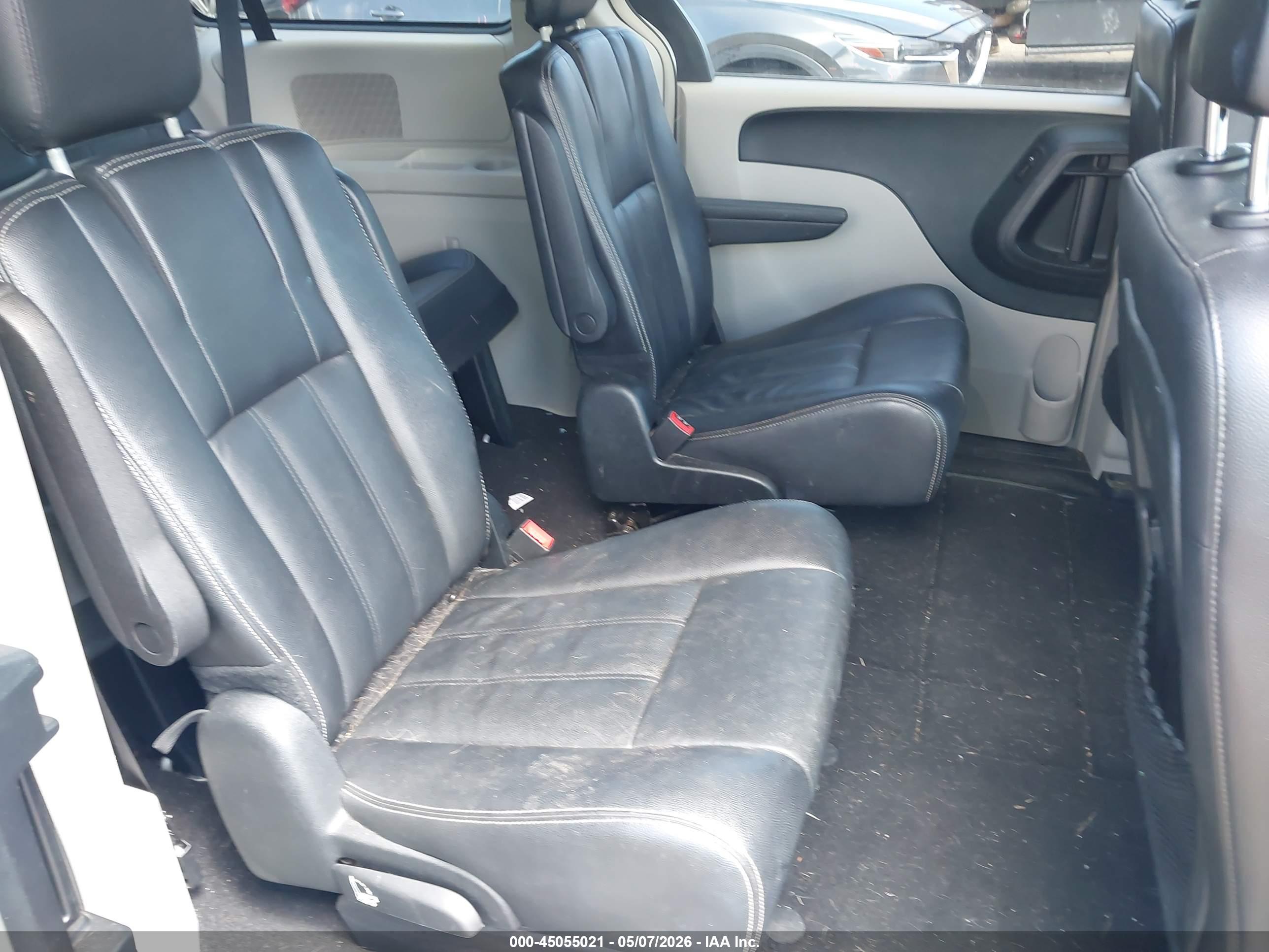CHRYSLER TOWN image 8