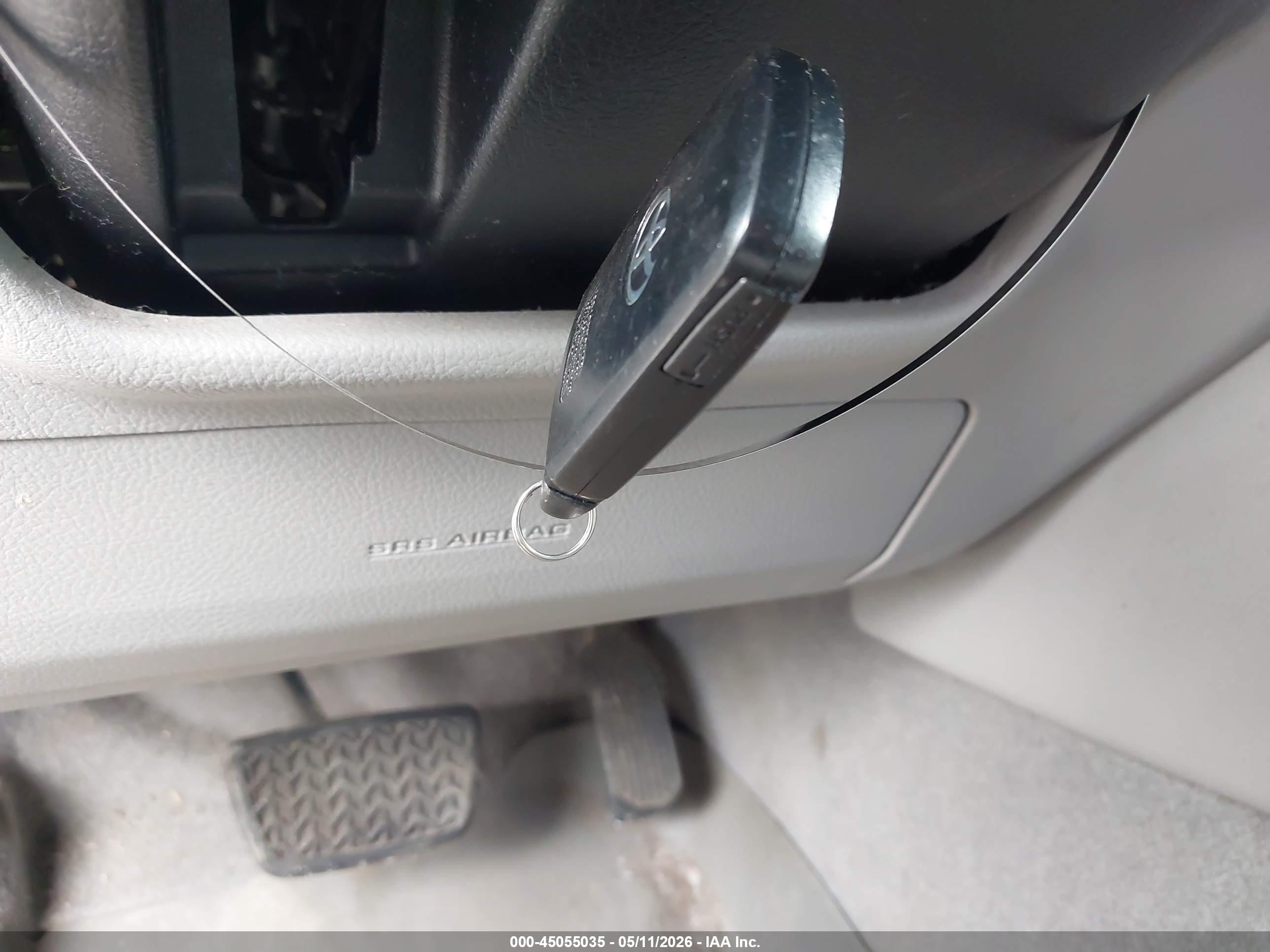 TOYOTA CAMRY image 11
