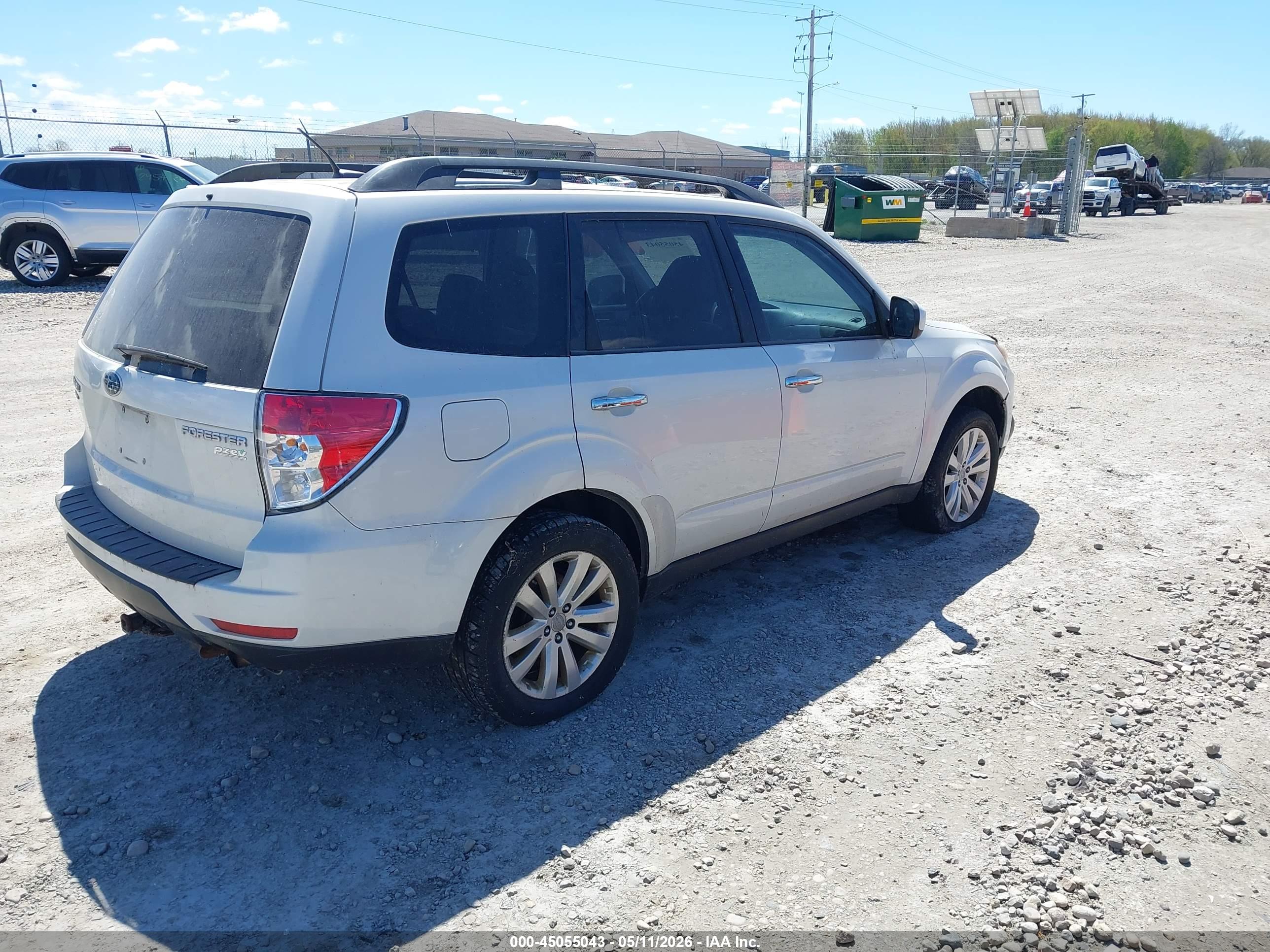 SUBARU FORESTER image 4