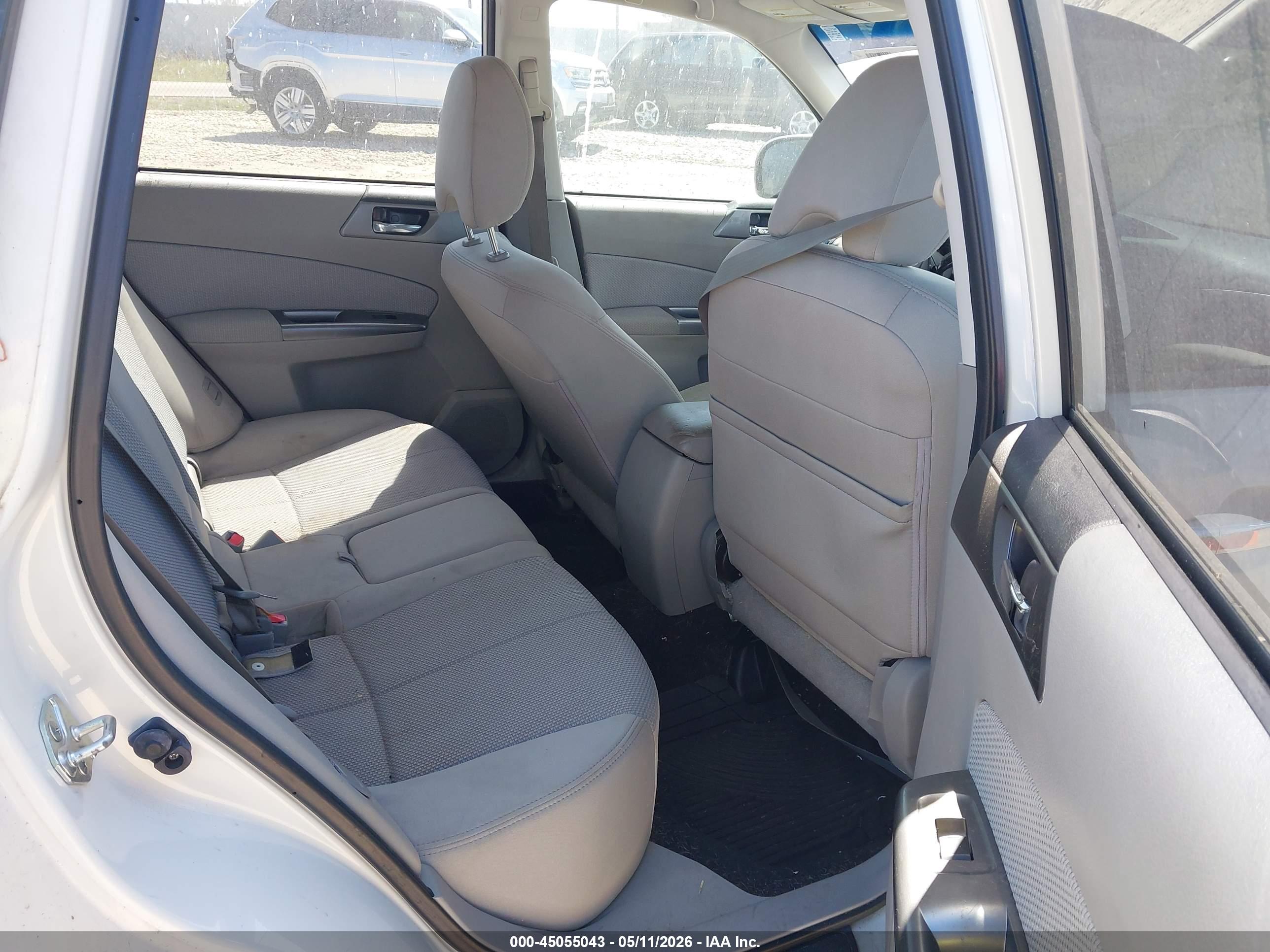 SUBARU FORESTER image 8