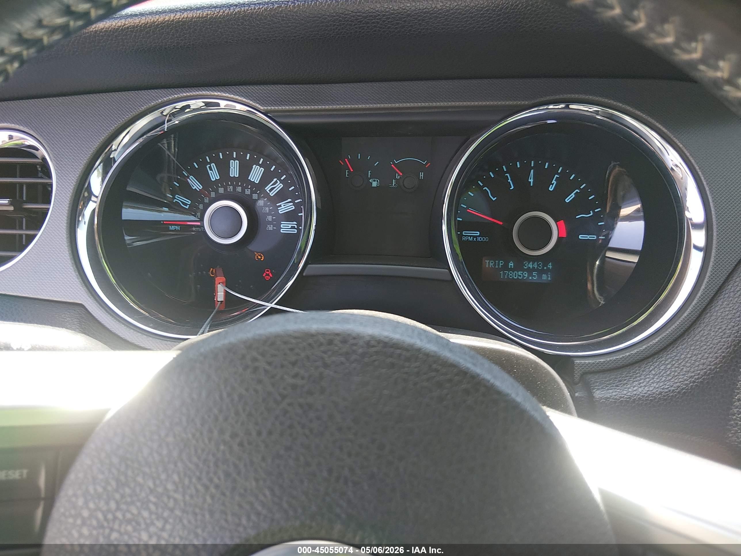 FORD MUSTANG image 7