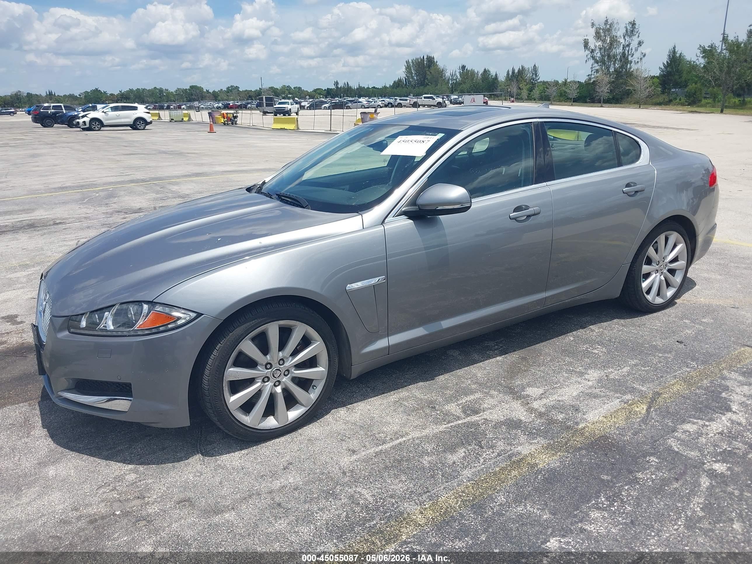 JAGUAR XF image 2
