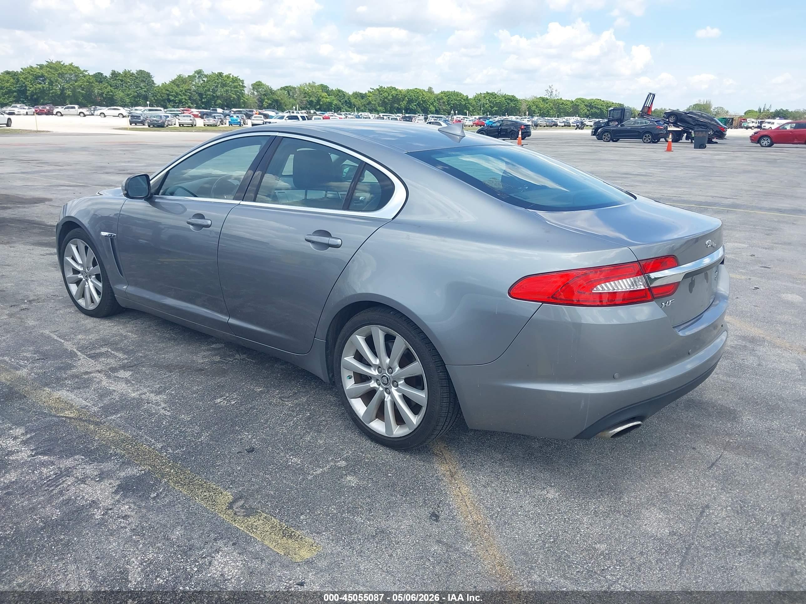JAGUAR XF image 3