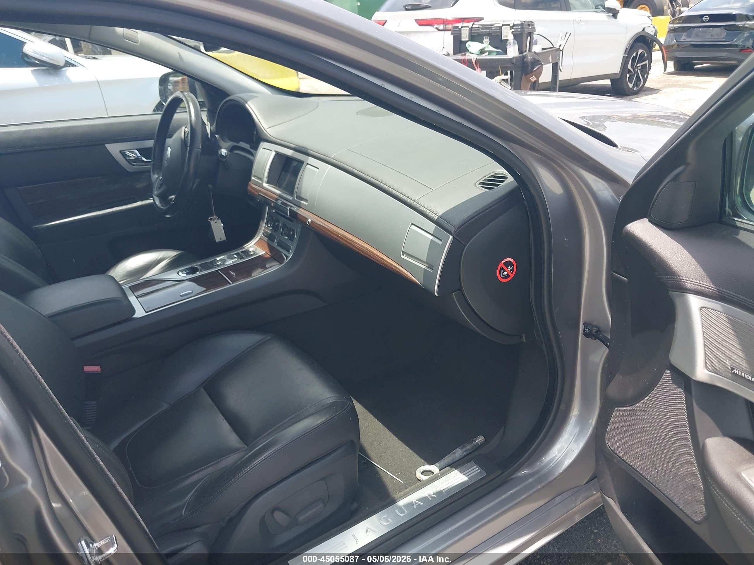 JAGUAR XF image 5