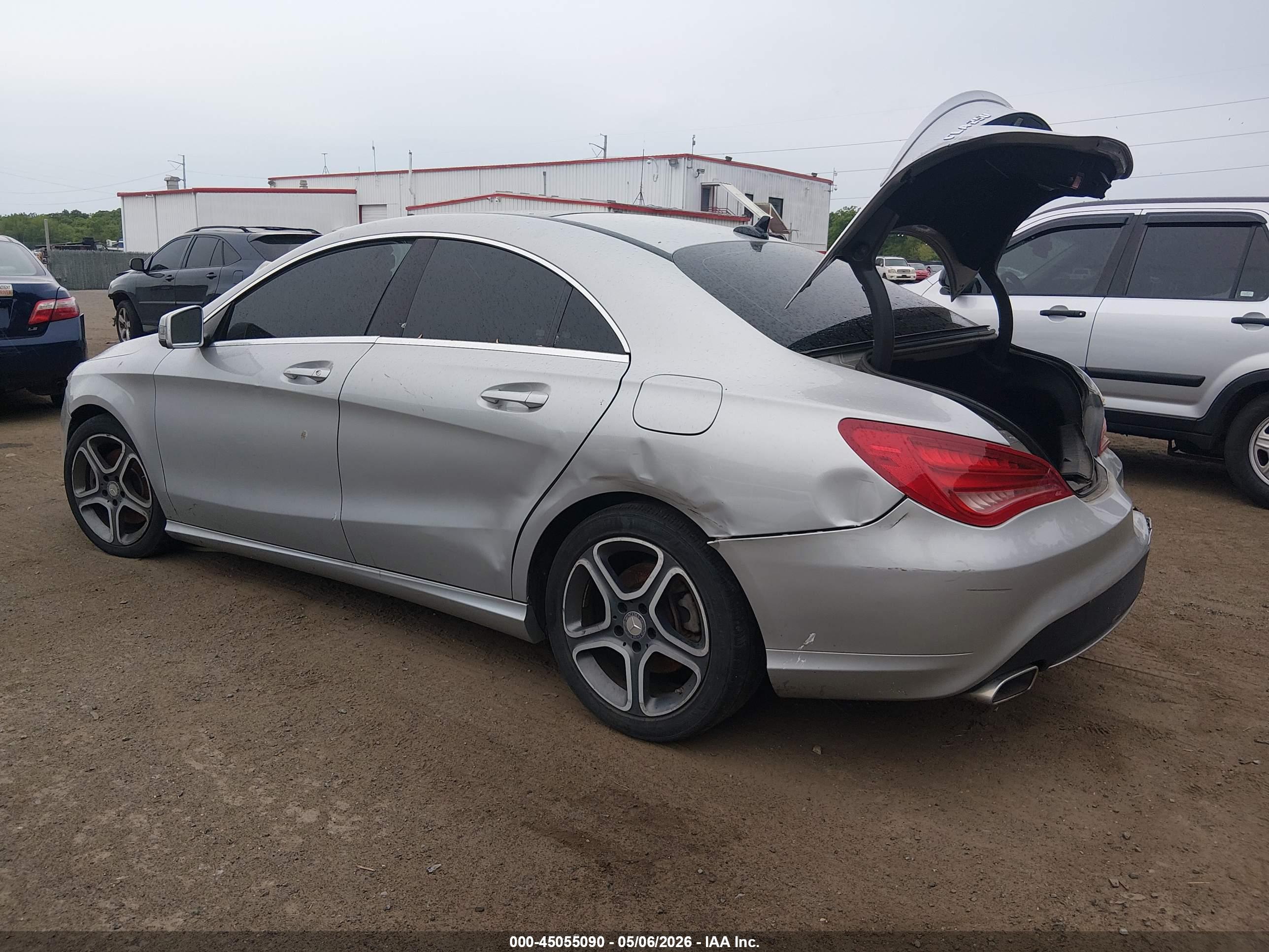 MERCEDES-BENZ CLA image 3