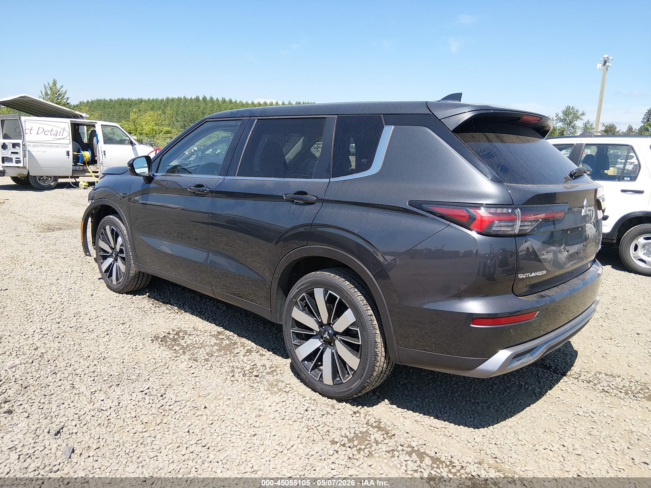 MITSUBISHI OUTLANDER image 3